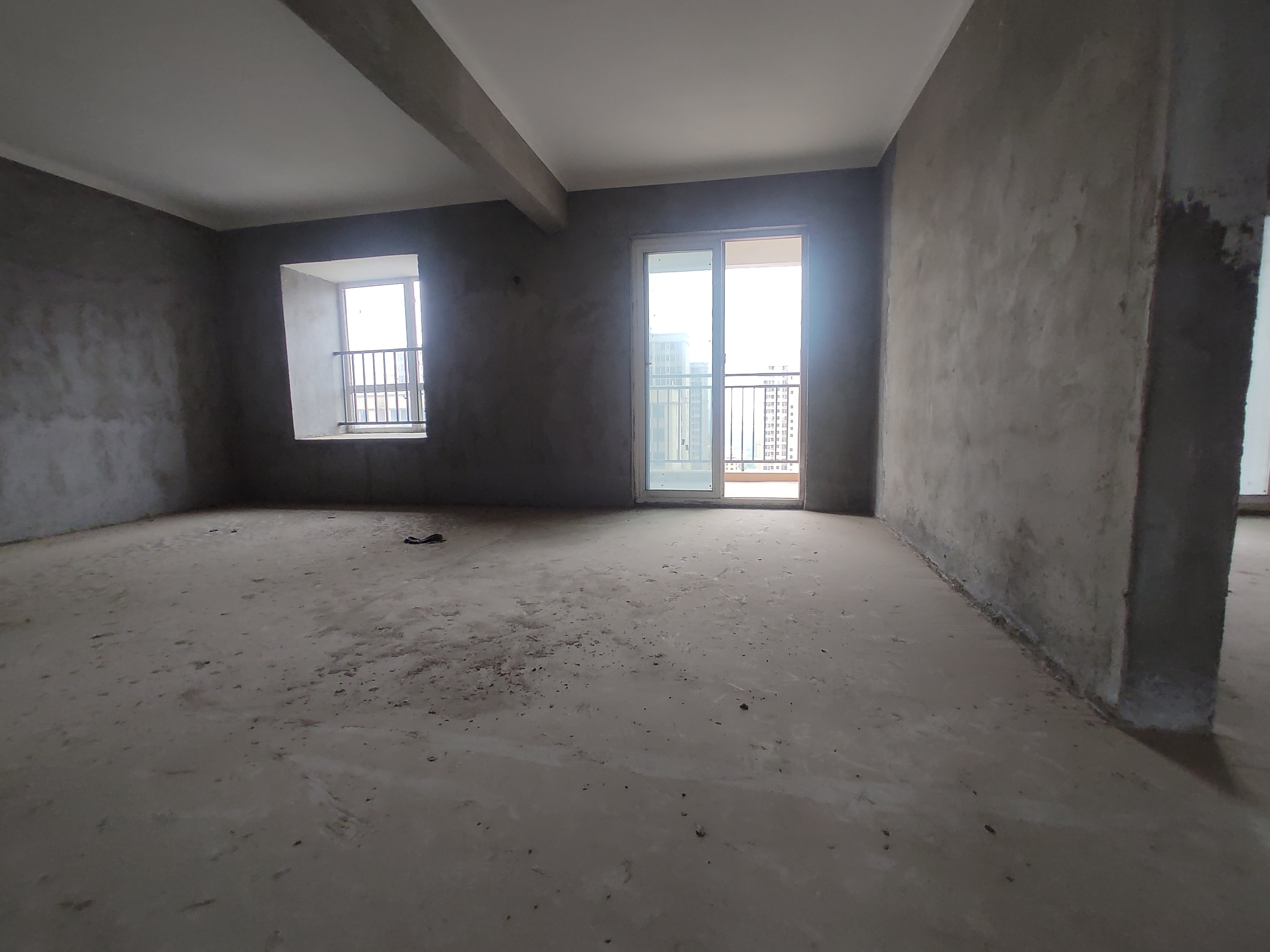 森林国际.毛坯大三房三开间朝南.证件满二.南北通透看房有钥匙