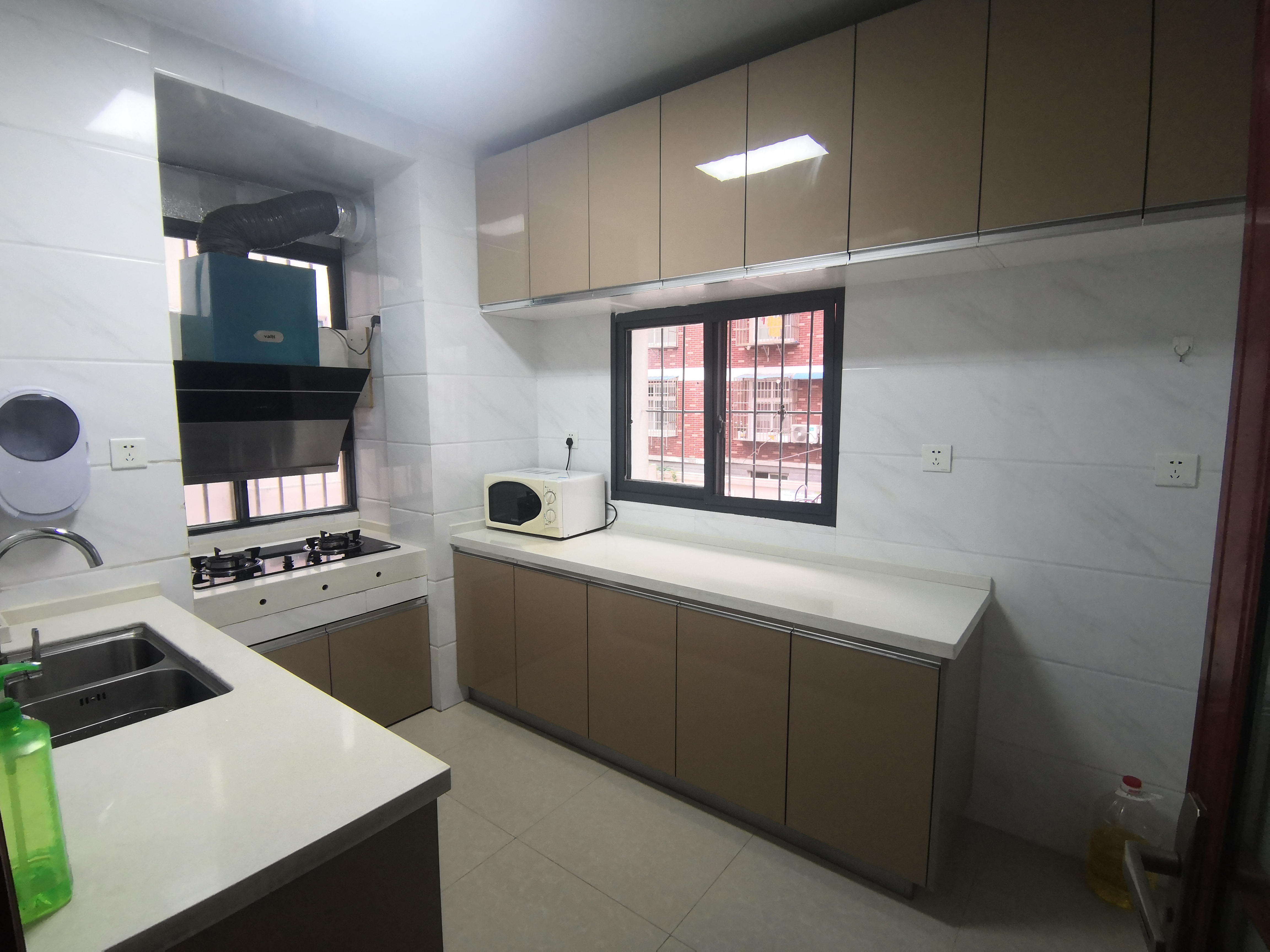 车站对面一招宿舍带装修三房好楼层好地段满二