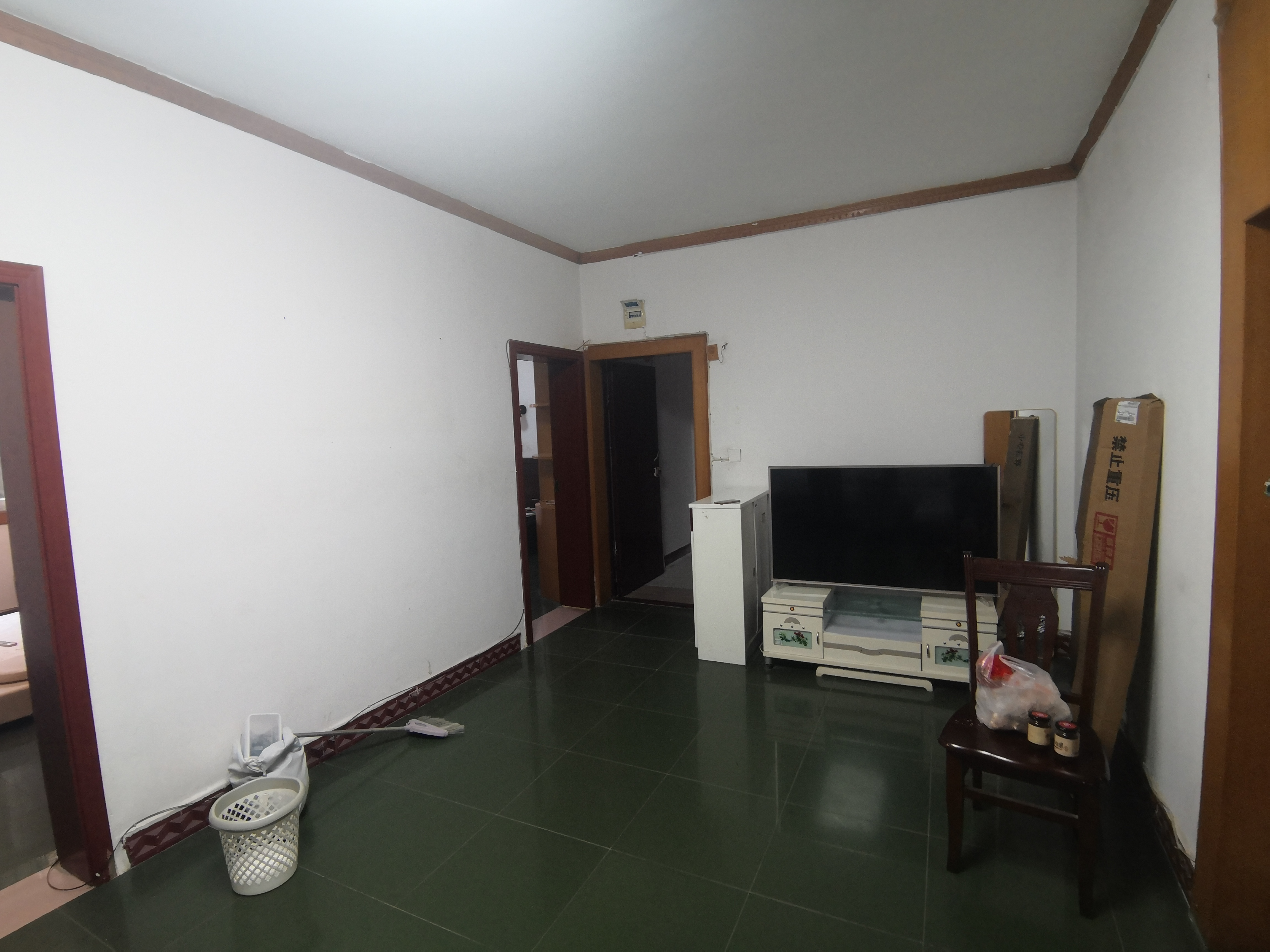 车站对面一招宿舍带装修三房好楼层好地段满二