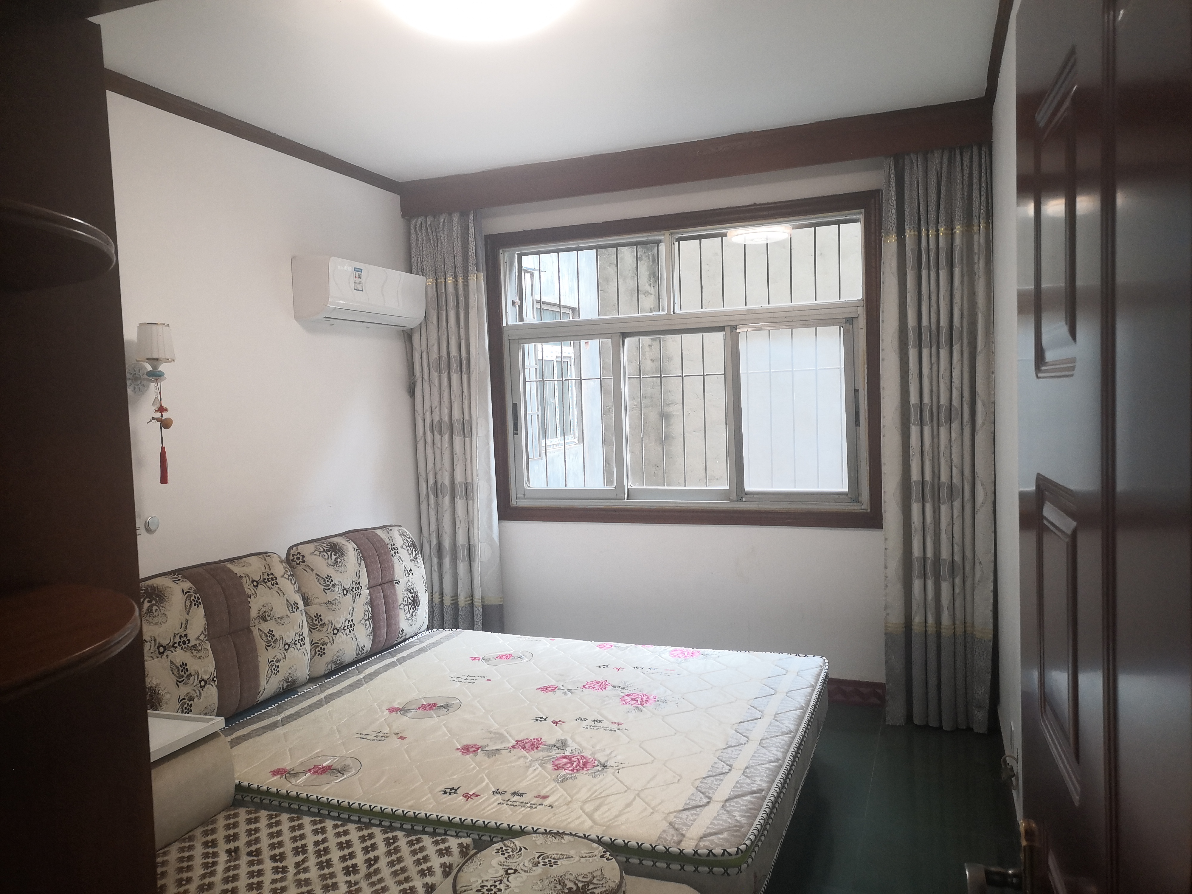 车站对面一招宿舍带装修三房好楼层好地段满二