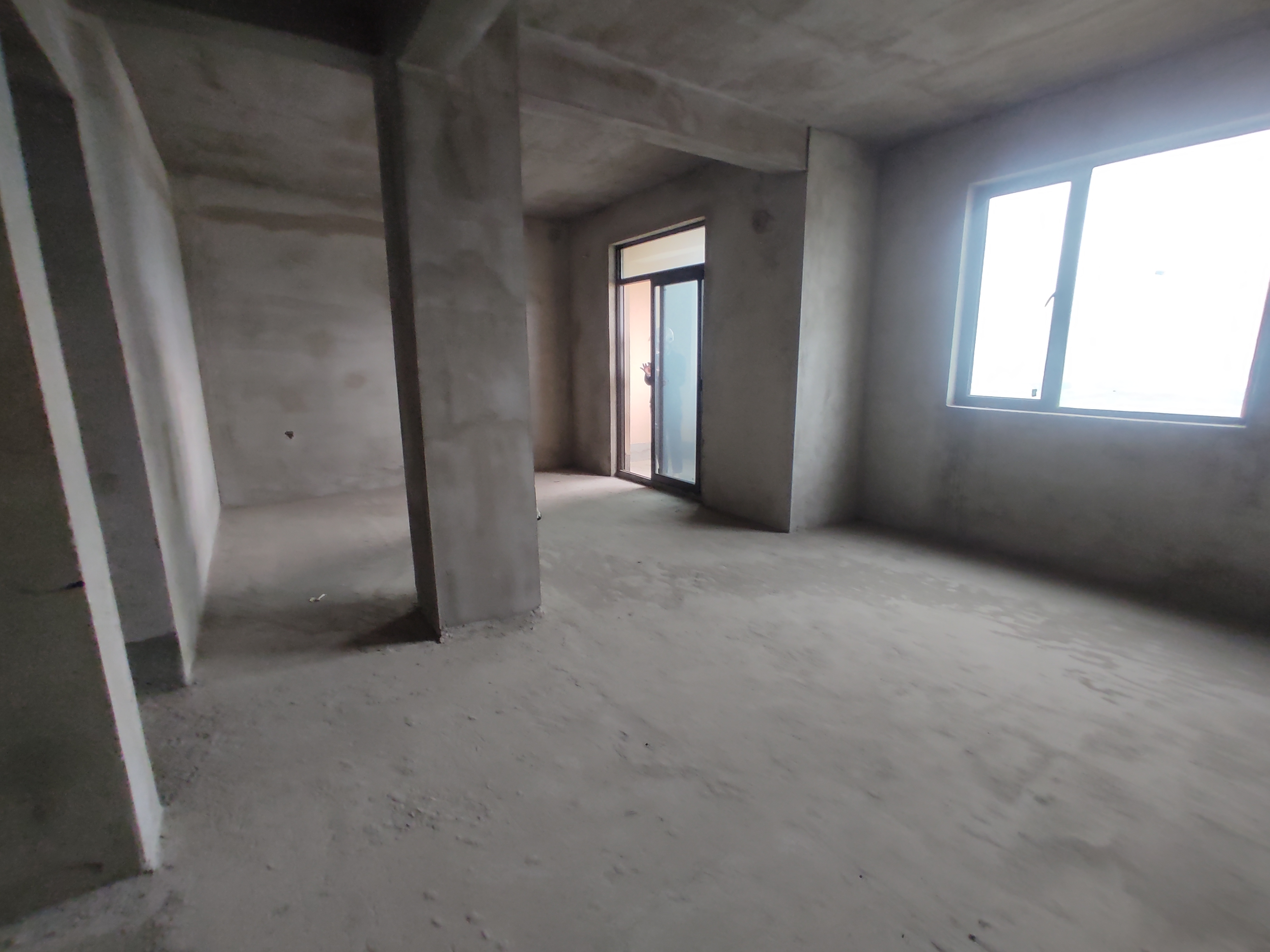 荣怀及地世家.毛坯大两房.看房方便