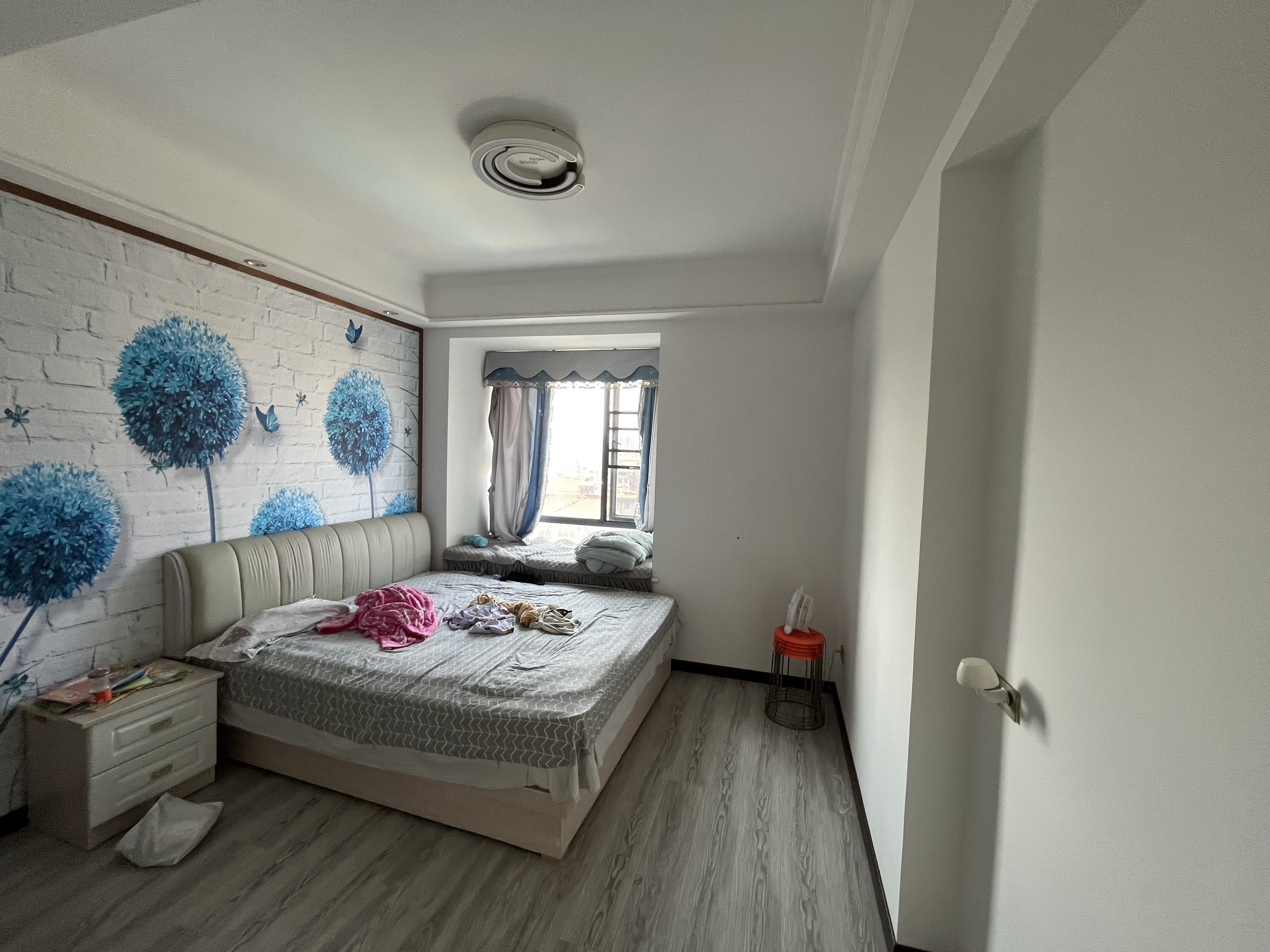 康湾一品精装两房下楼就是薛晓屋里成色新