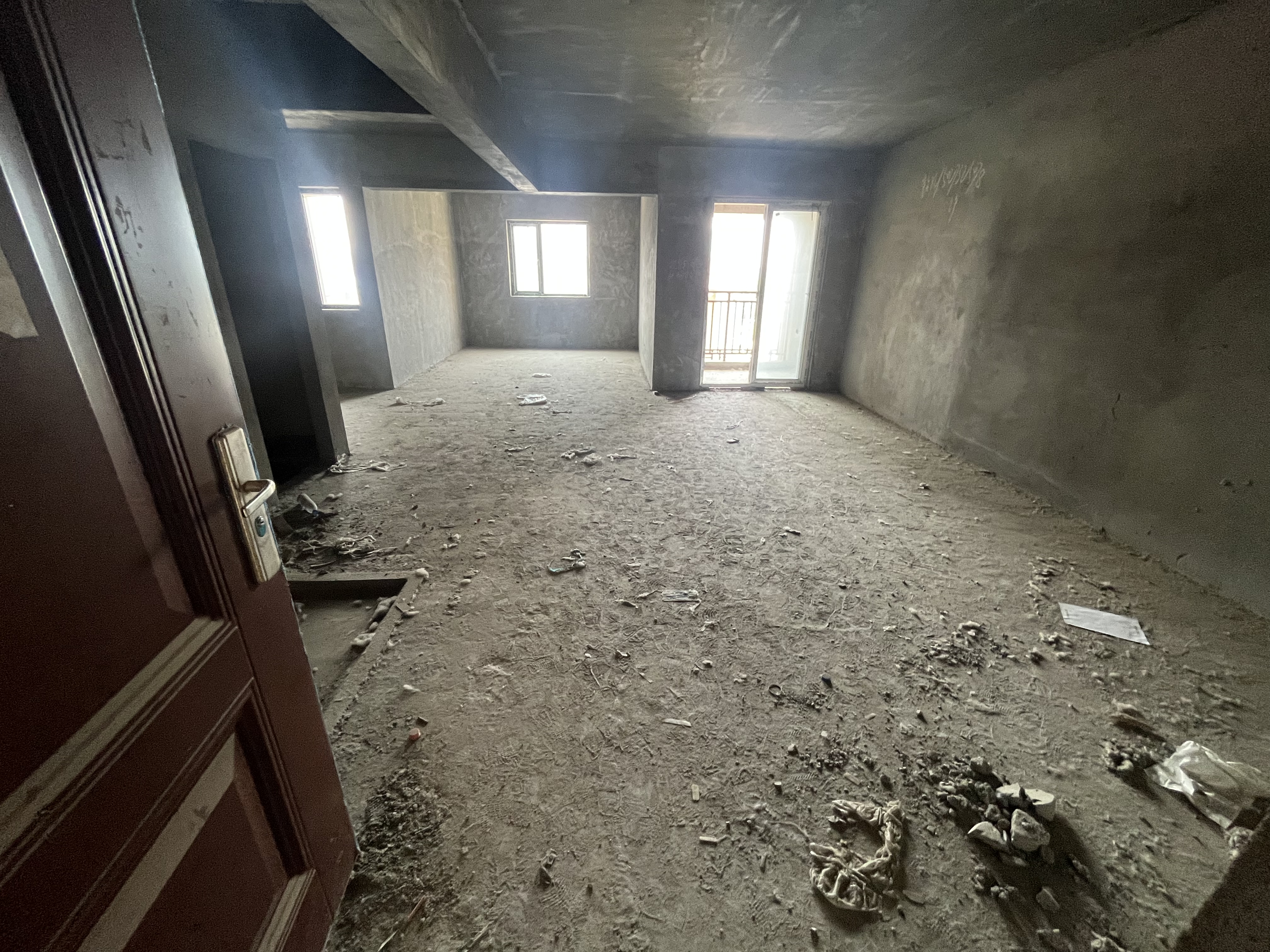 元泰 毛坯两房 三中门口旁边 看得到娃上学