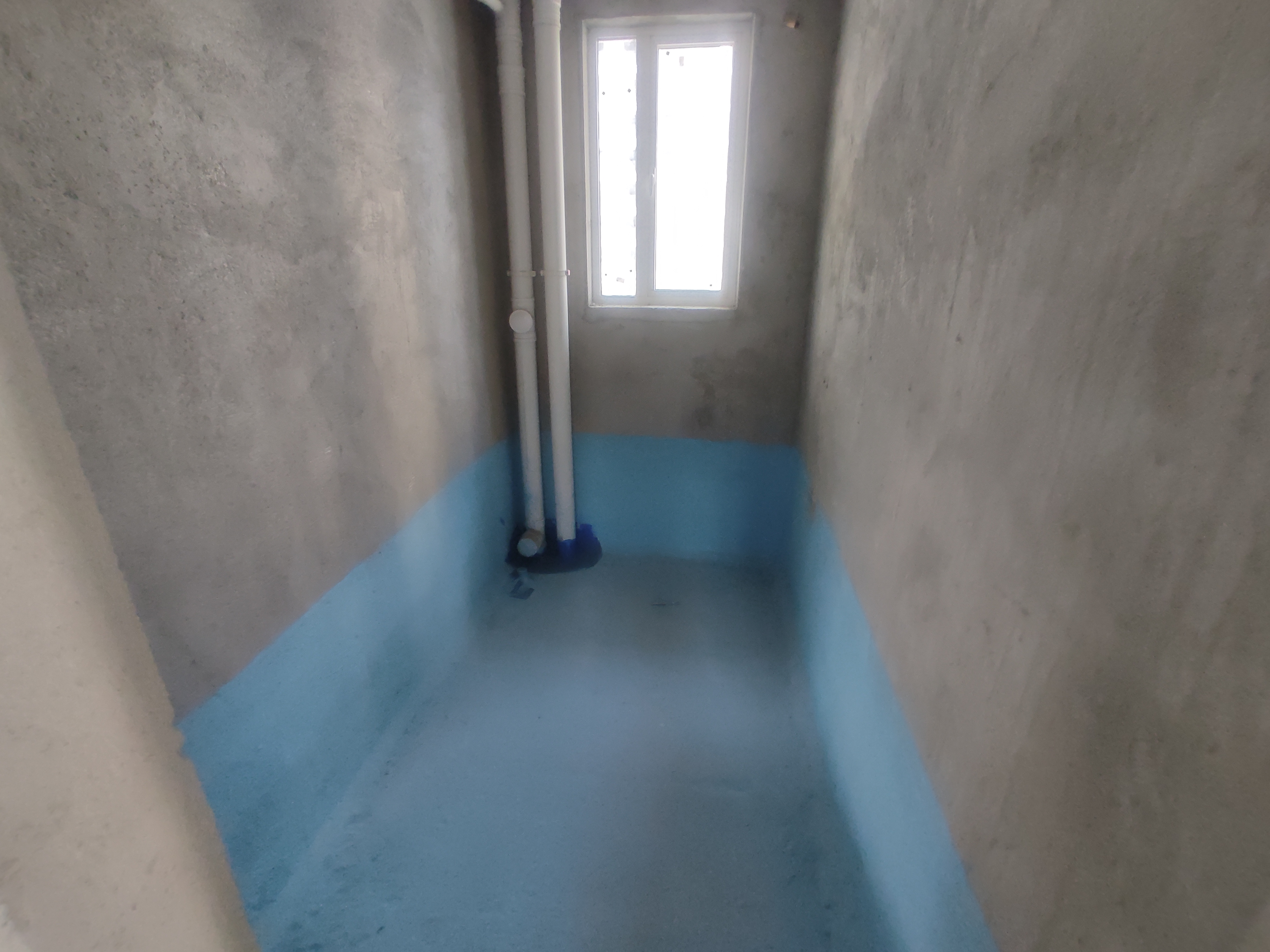 蓝天白云.毛坯三房.南北通透.一梯两户的房子