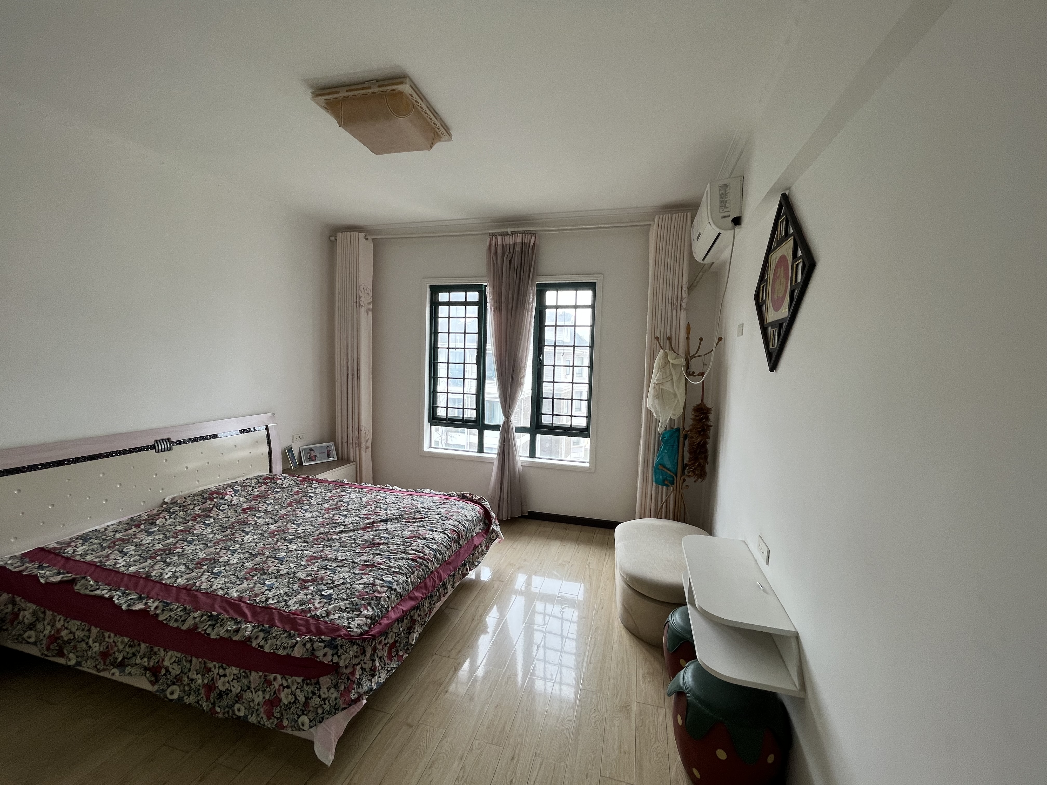 德政园香香榭里步梯复式楼买一送一.精装成色新.看房方便