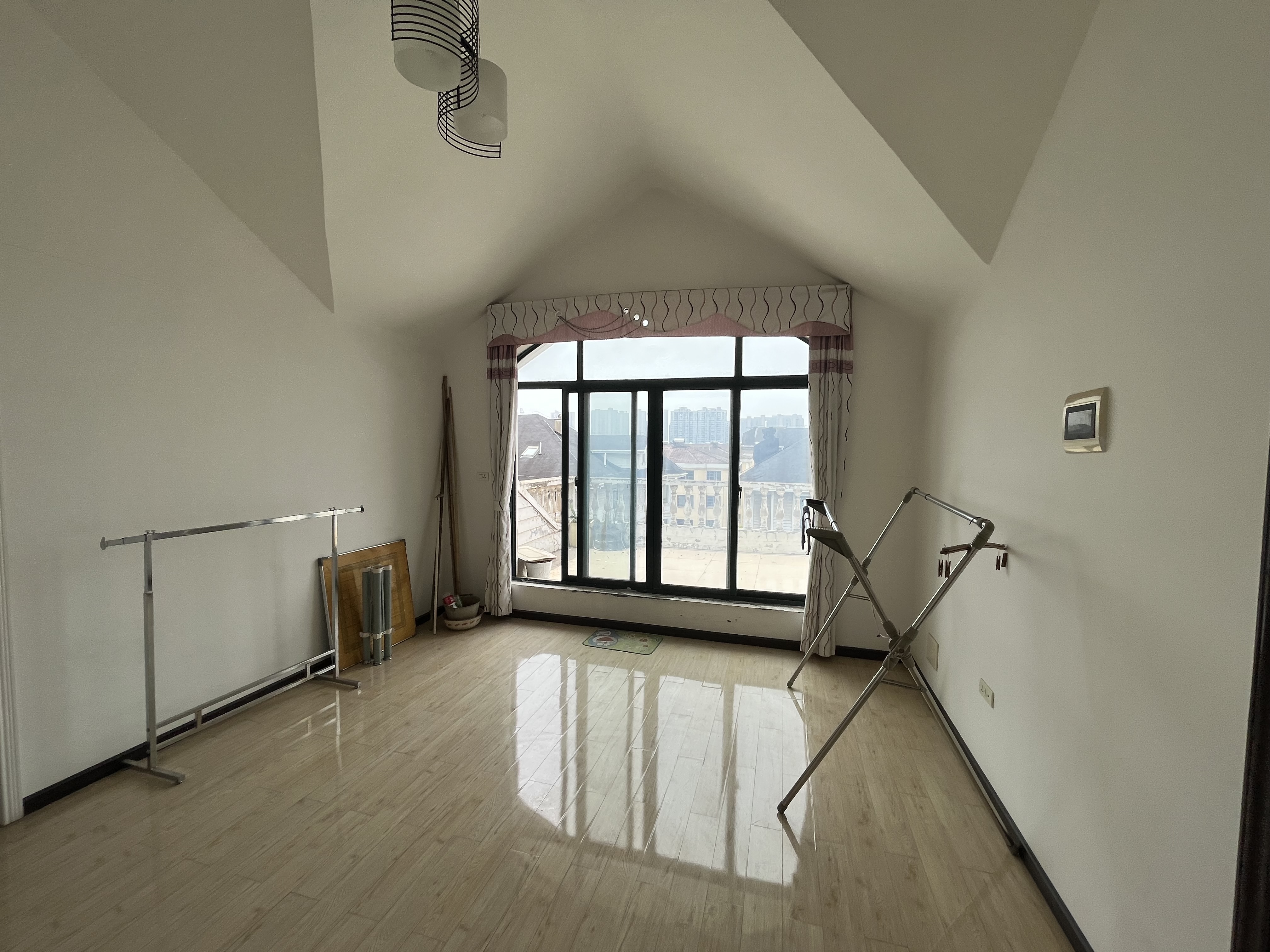 德政园香香榭里步梯复式楼买一送一.精装成色新.看房方便