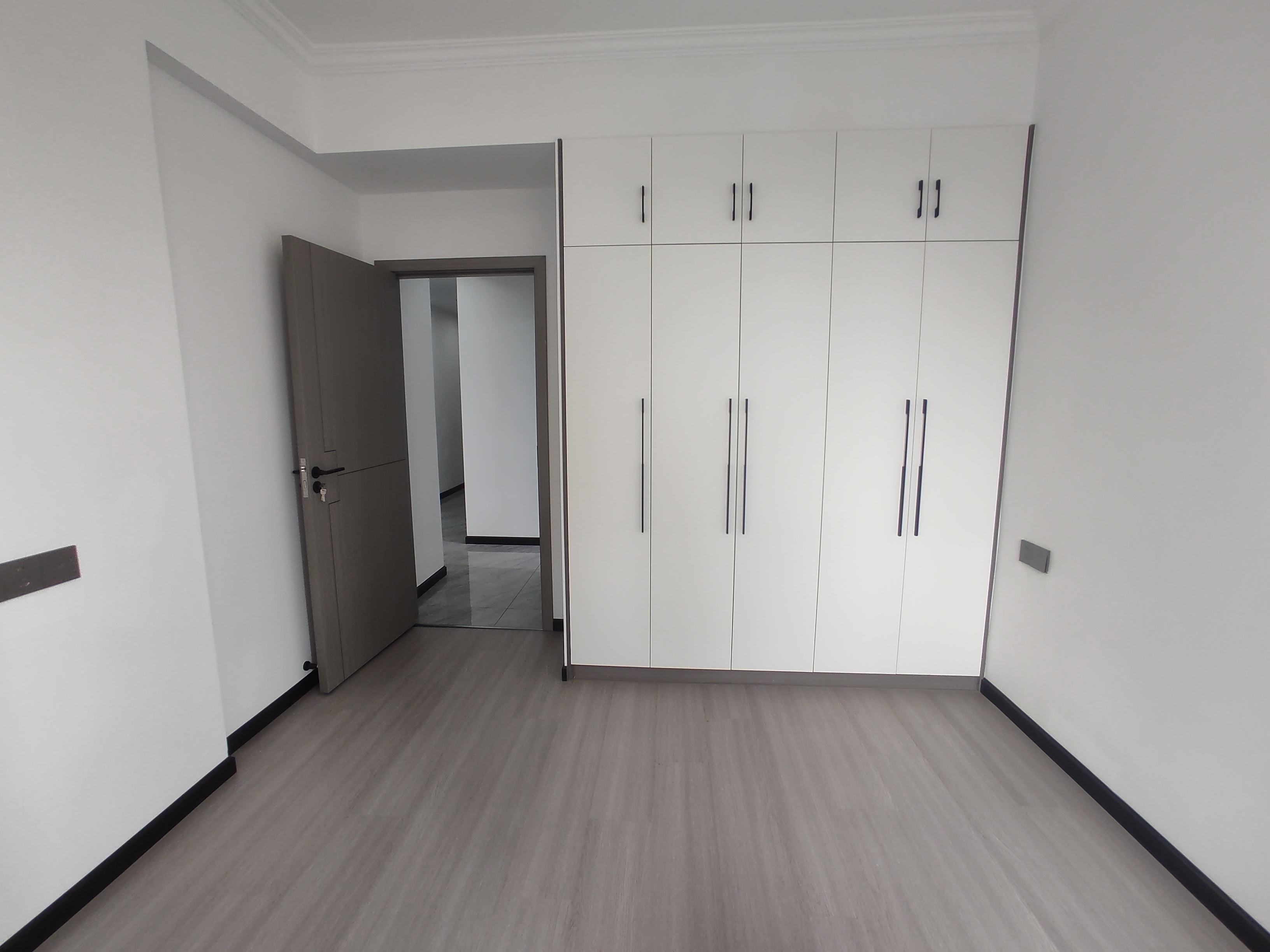 紫润尚城.全新装修三房.证件满二.看房有钥匙