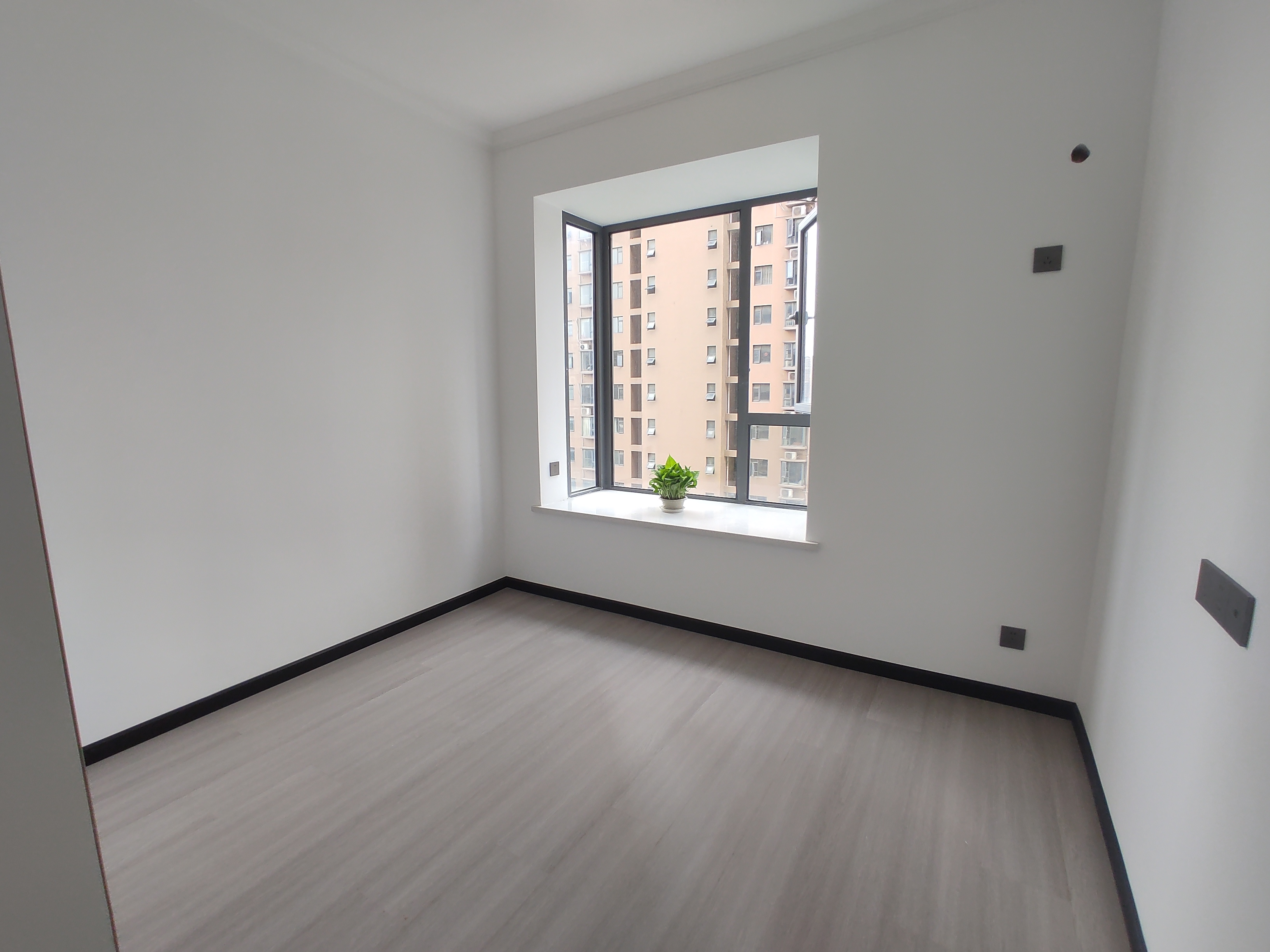 紫润尚城.全新装修三房.证件满二.看房有钥匙