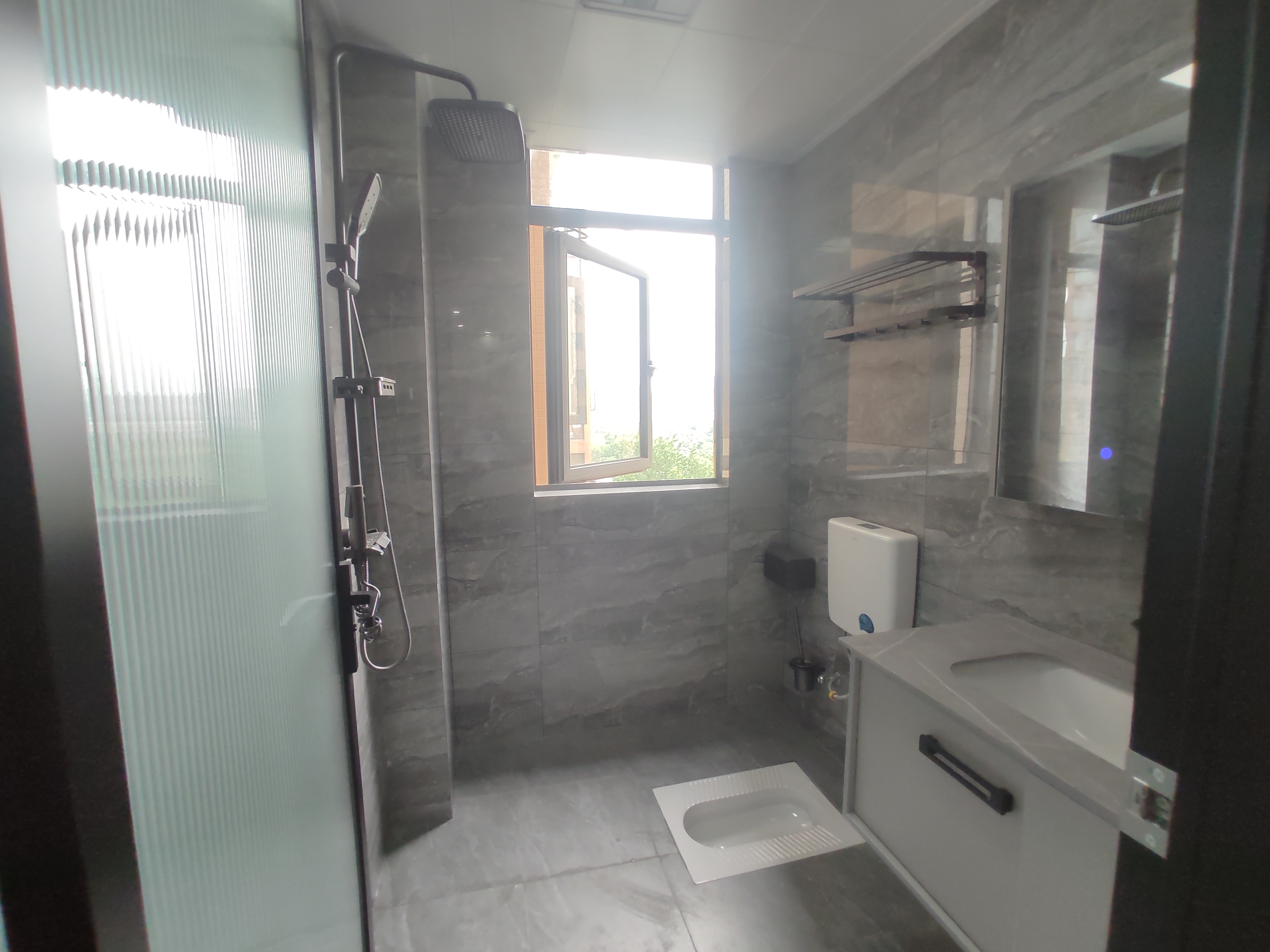 紫润尚城.全新装修三房.证件满二.看房有钥匙