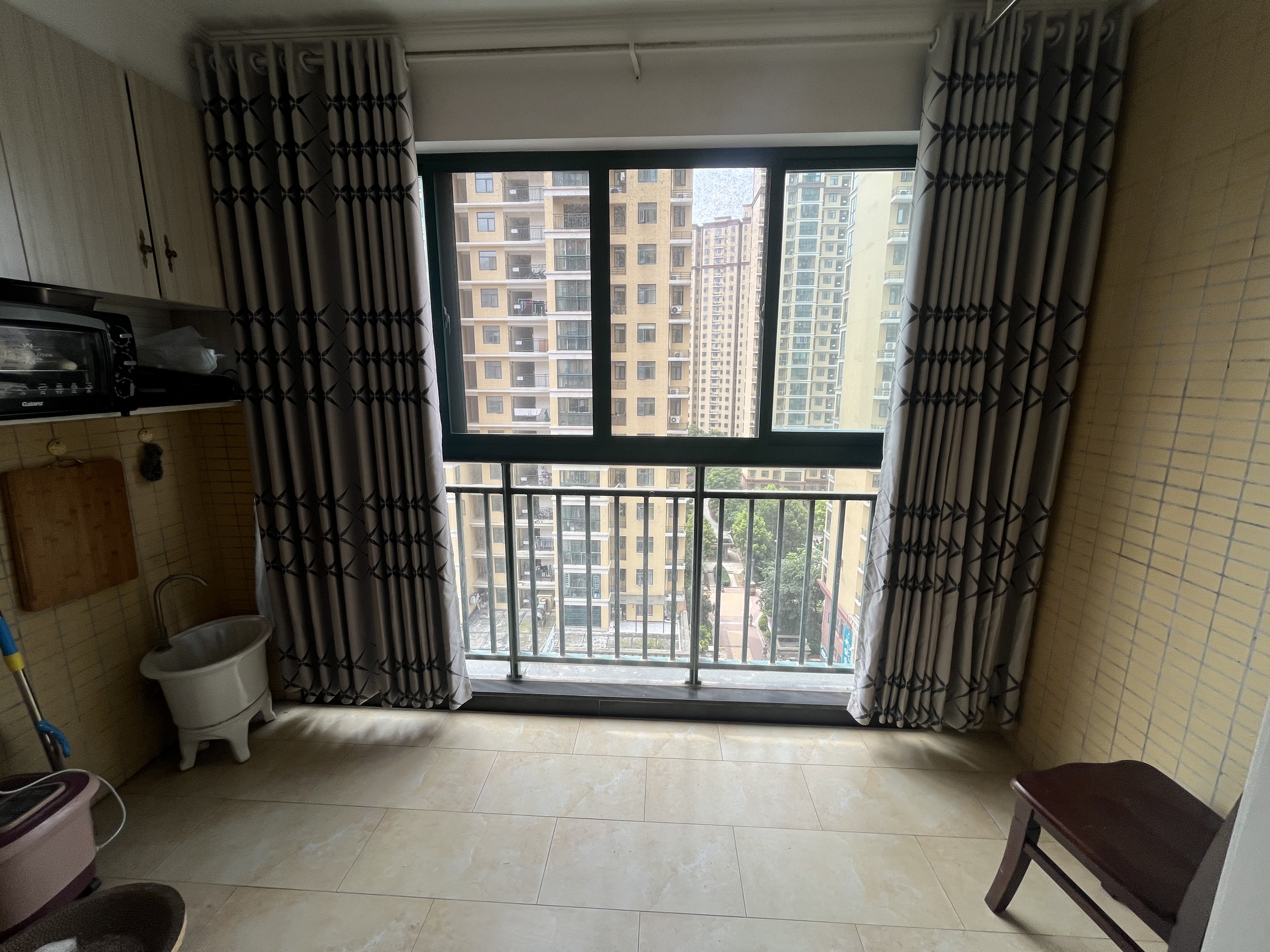 新街小三房中间楼层看房方便