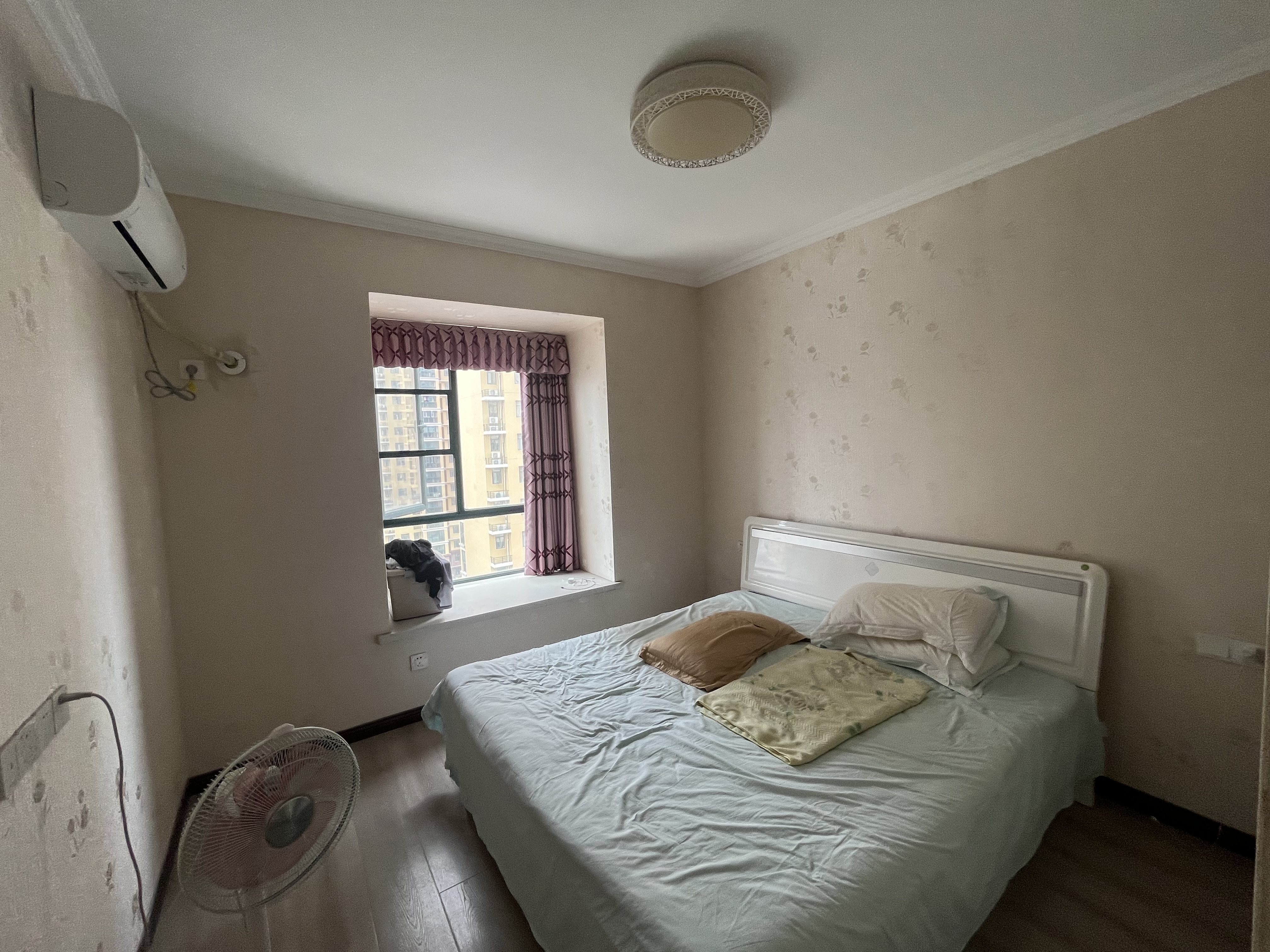 新街小三房中间楼层看房方便