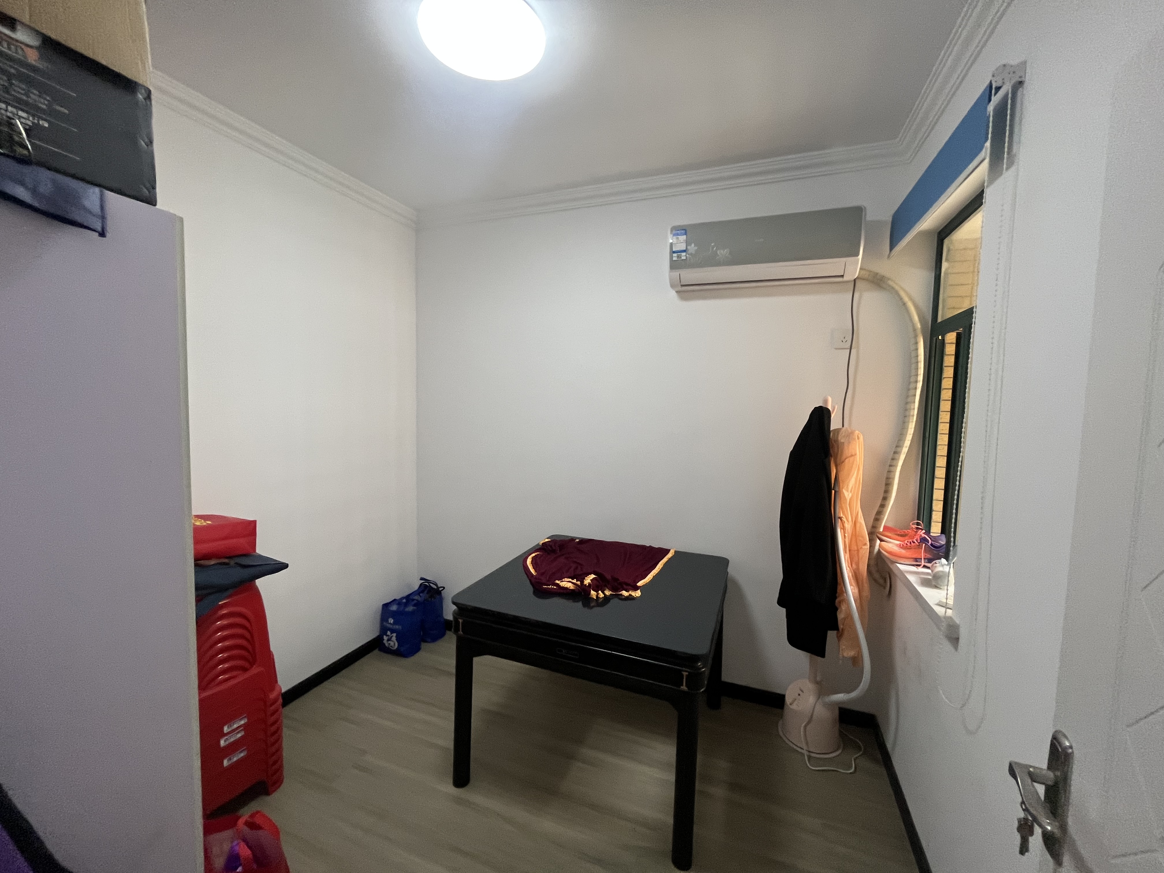 新街小三房中间楼层看房方便