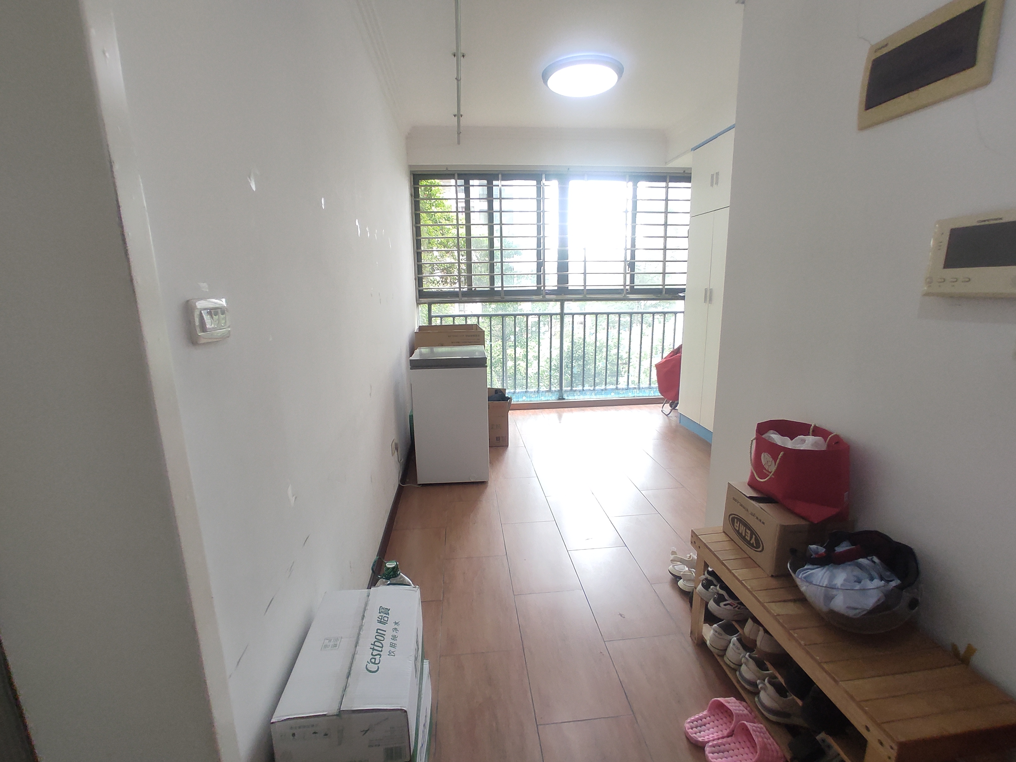 和合国际.精装四房.还送路户花园.证件满二.看房方便