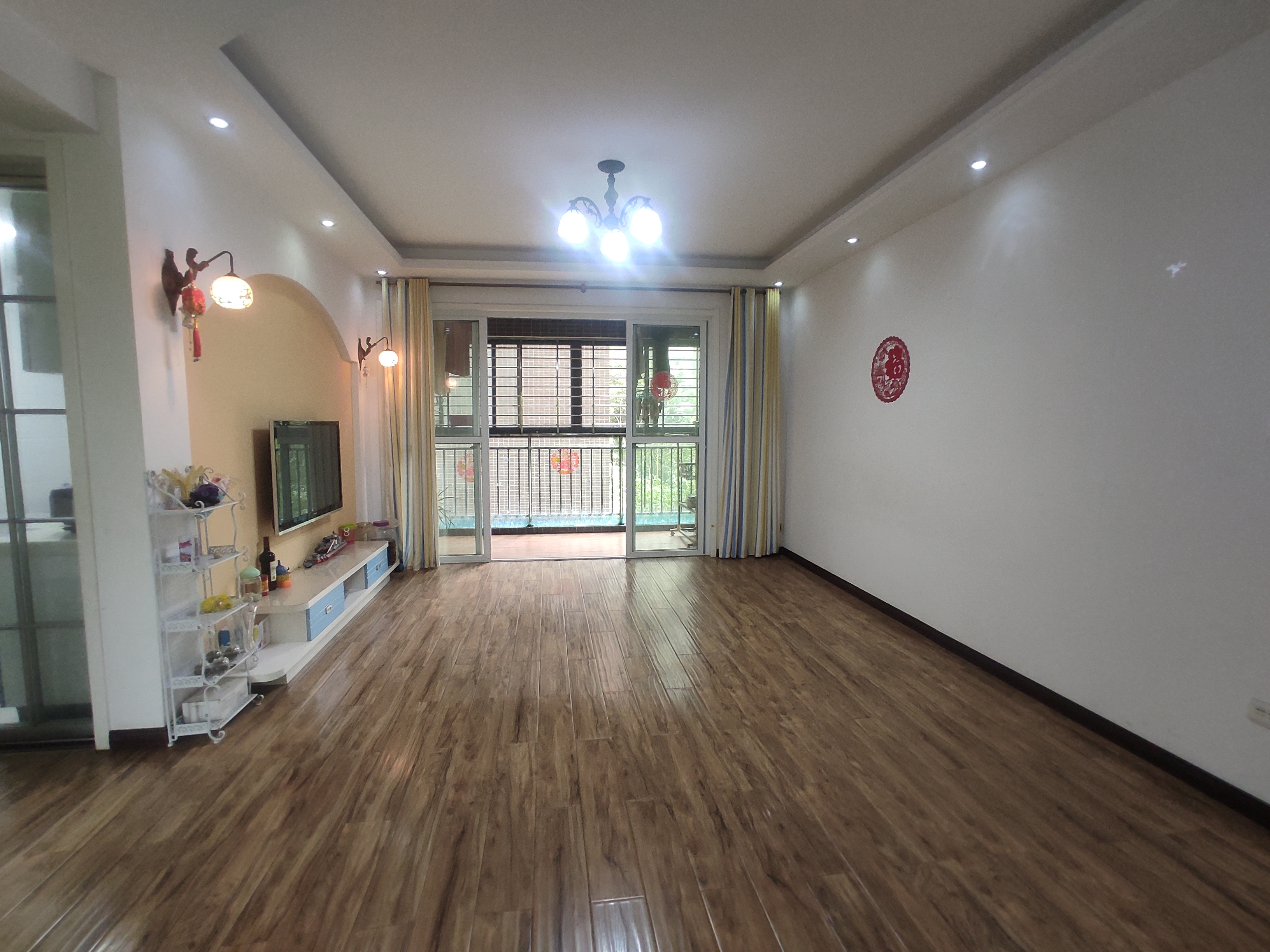 和合国际.精装四房.还送路户花园.证件满二.看房方便