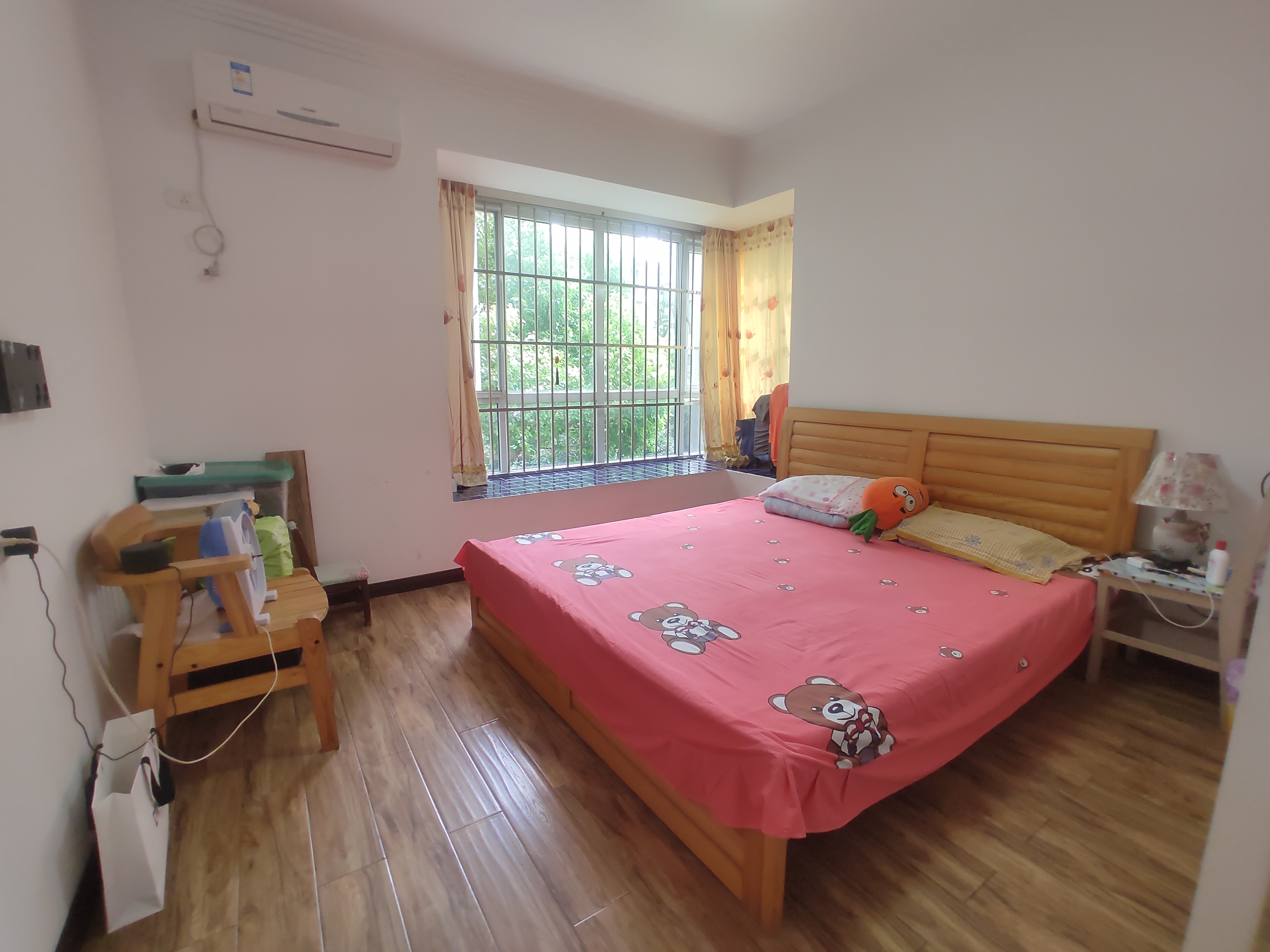 和合国际.精装四房.还送路户花园.证件满二.看房方便