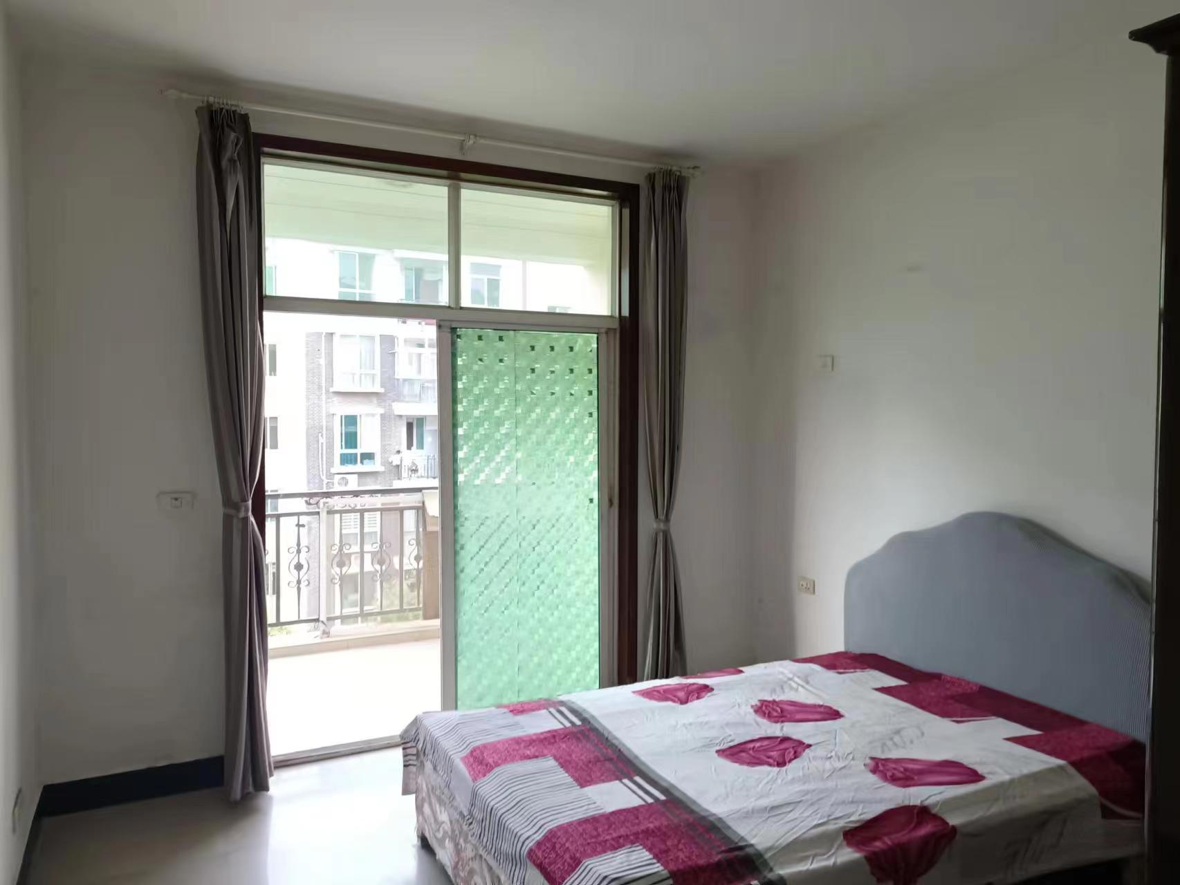 一中宿舍 精装两房.出行方便.证件满二.