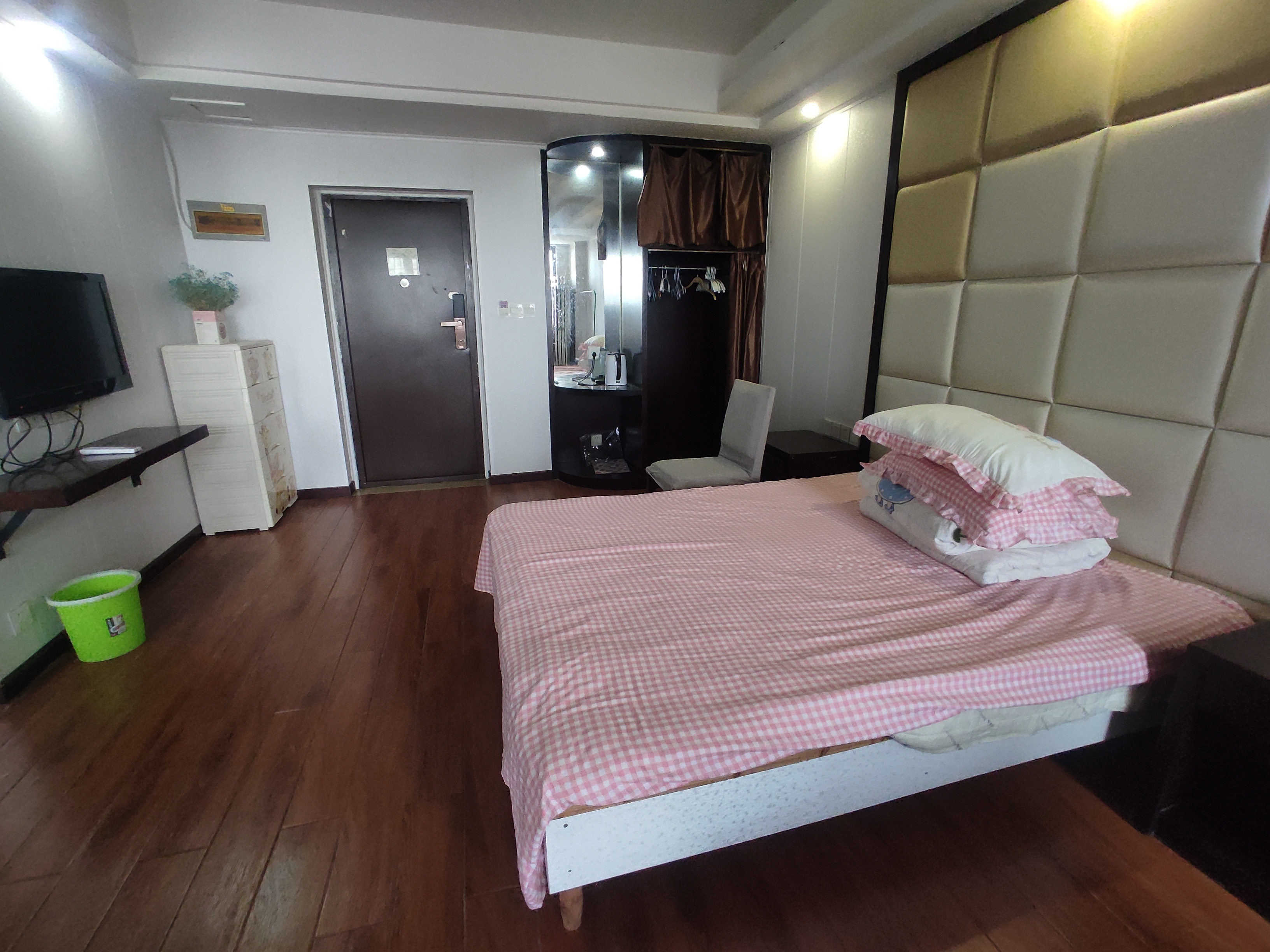 凯宾斯 御景名邸.  三医院旁 精装小户型   证件满二