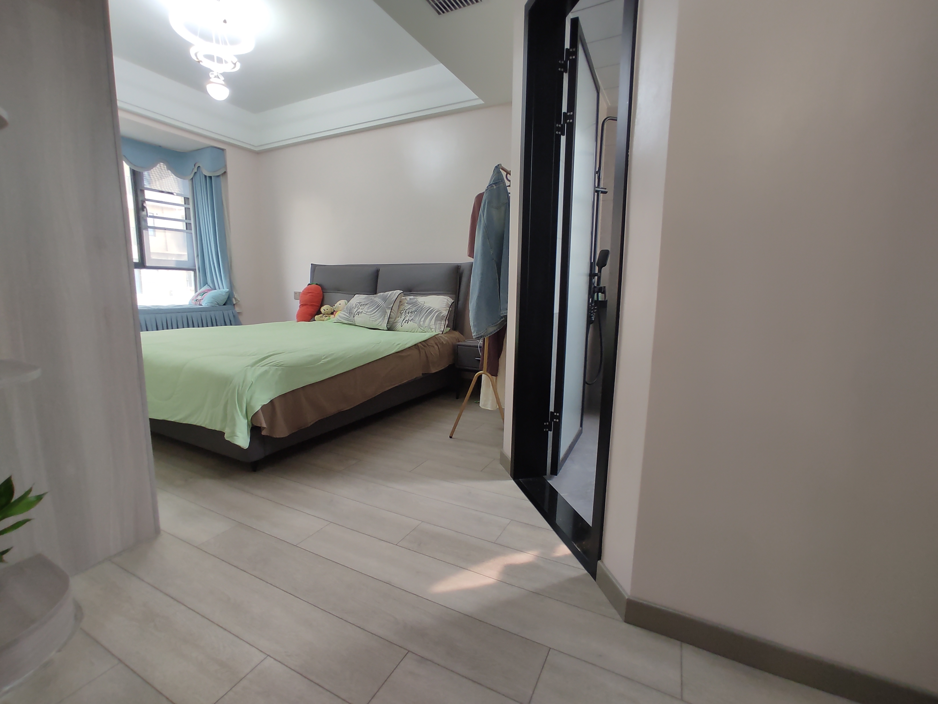 学府名都.全屋品牌装修大三房.南北通透.证件满二.看房方便