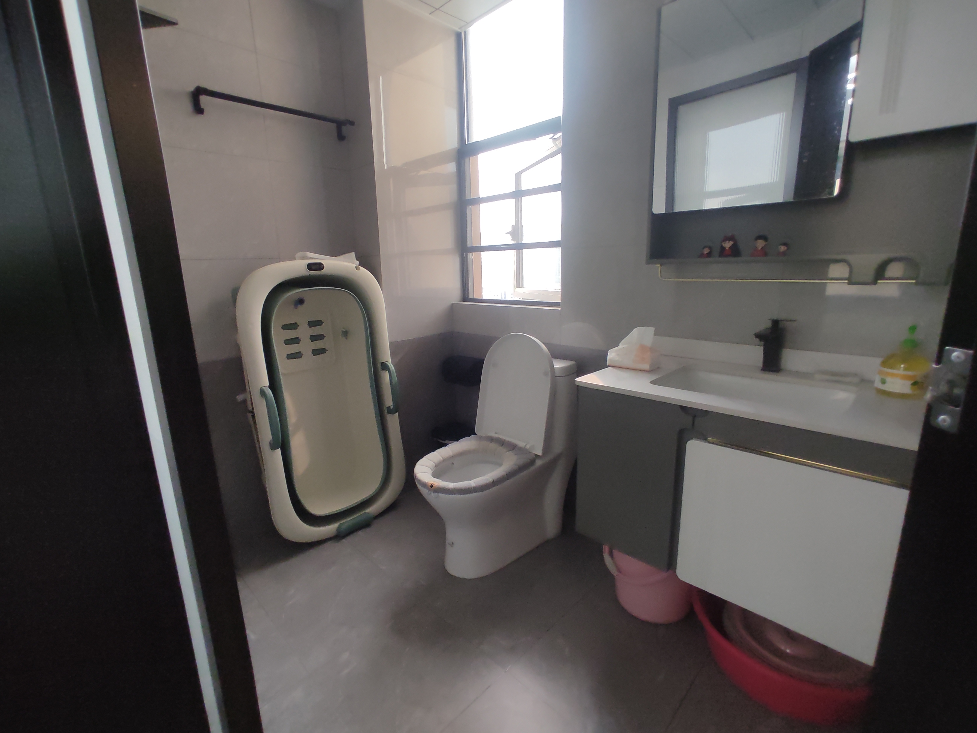 学府名都.全屋品牌装修大三房.南北通透.证件满二.看房方便