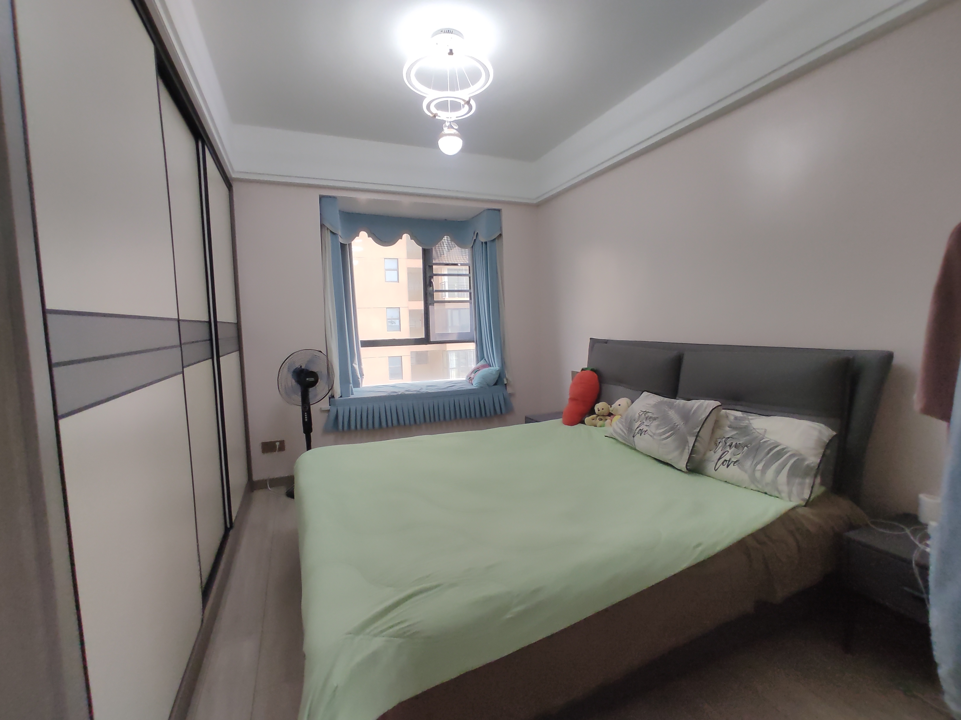 学府名都.全屋品牌装修大三房.南北通透.证件满二.看房方便