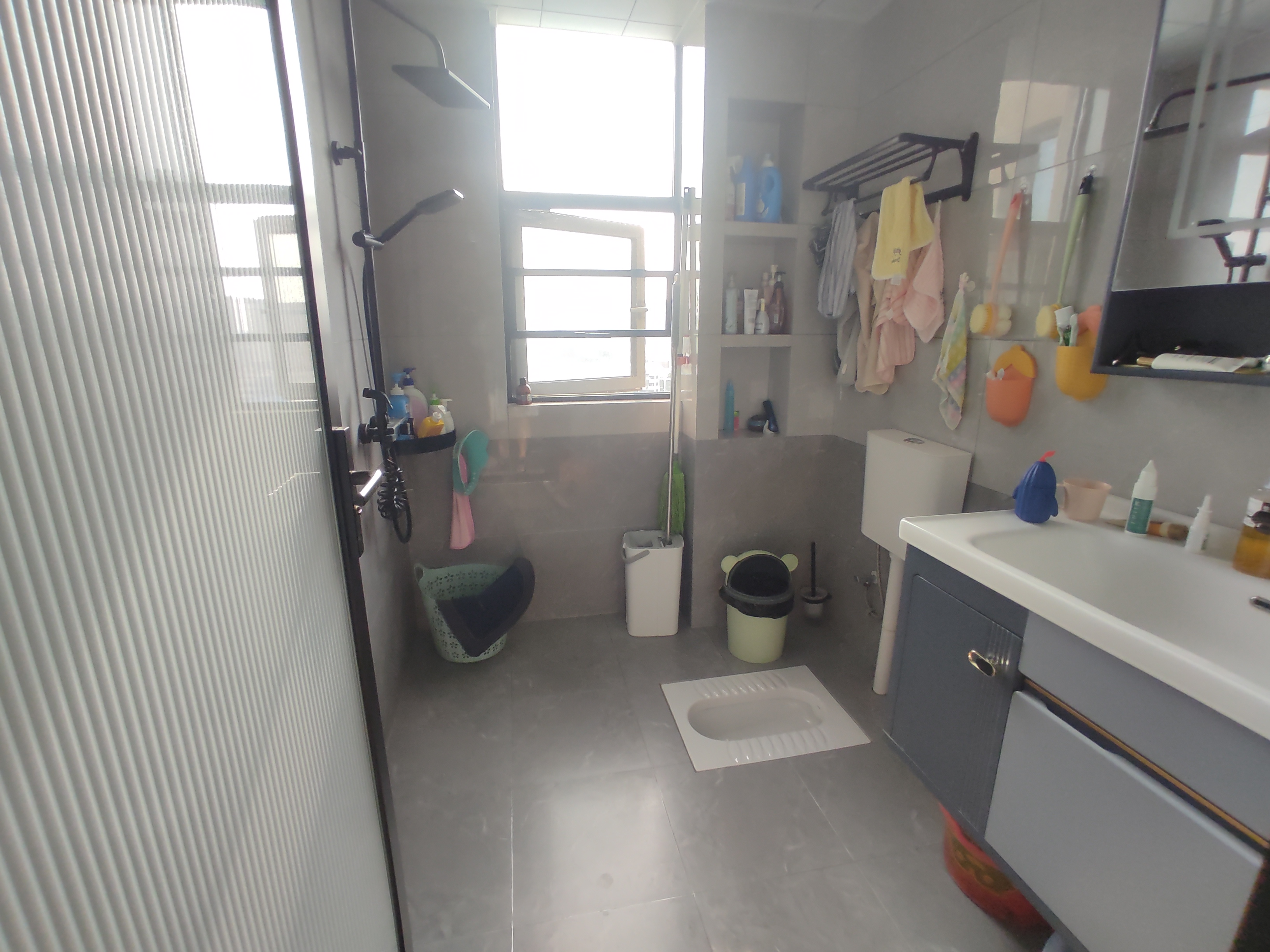 学府名都.全屋品牌装修大三房.南北通透.证件满二.看房方便