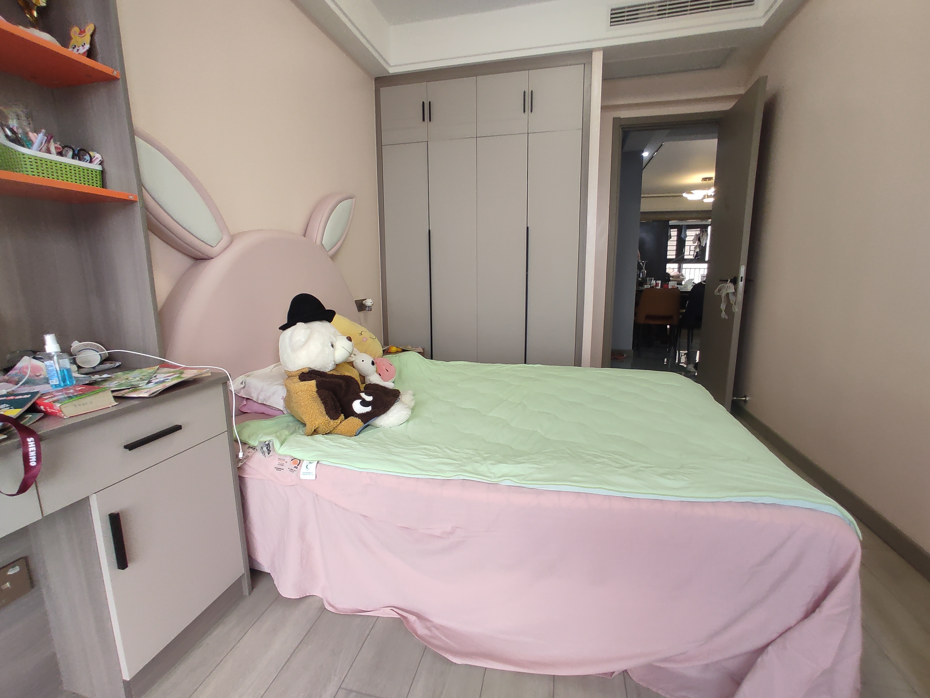 学府名都.全屋品牌装修大三房.南北通透.证件满二.看房方便