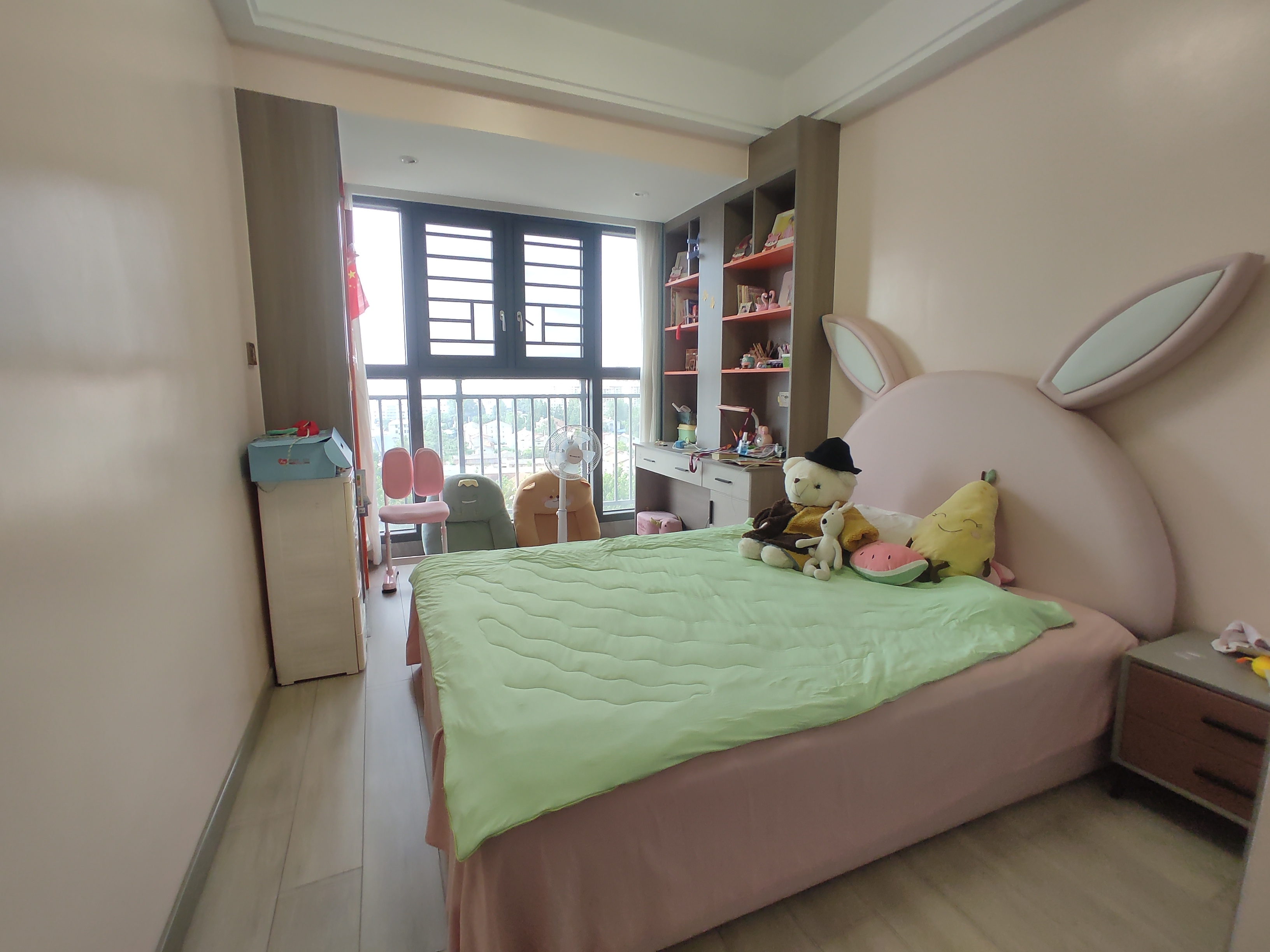 学府名都.全屋品牌装修大三房.南北通透.证件满二.看房方便