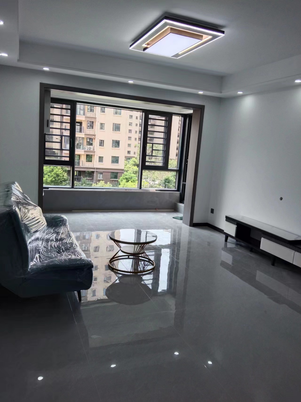 荣怀 荣怀极地世家.精装大三房.业主诚意出租