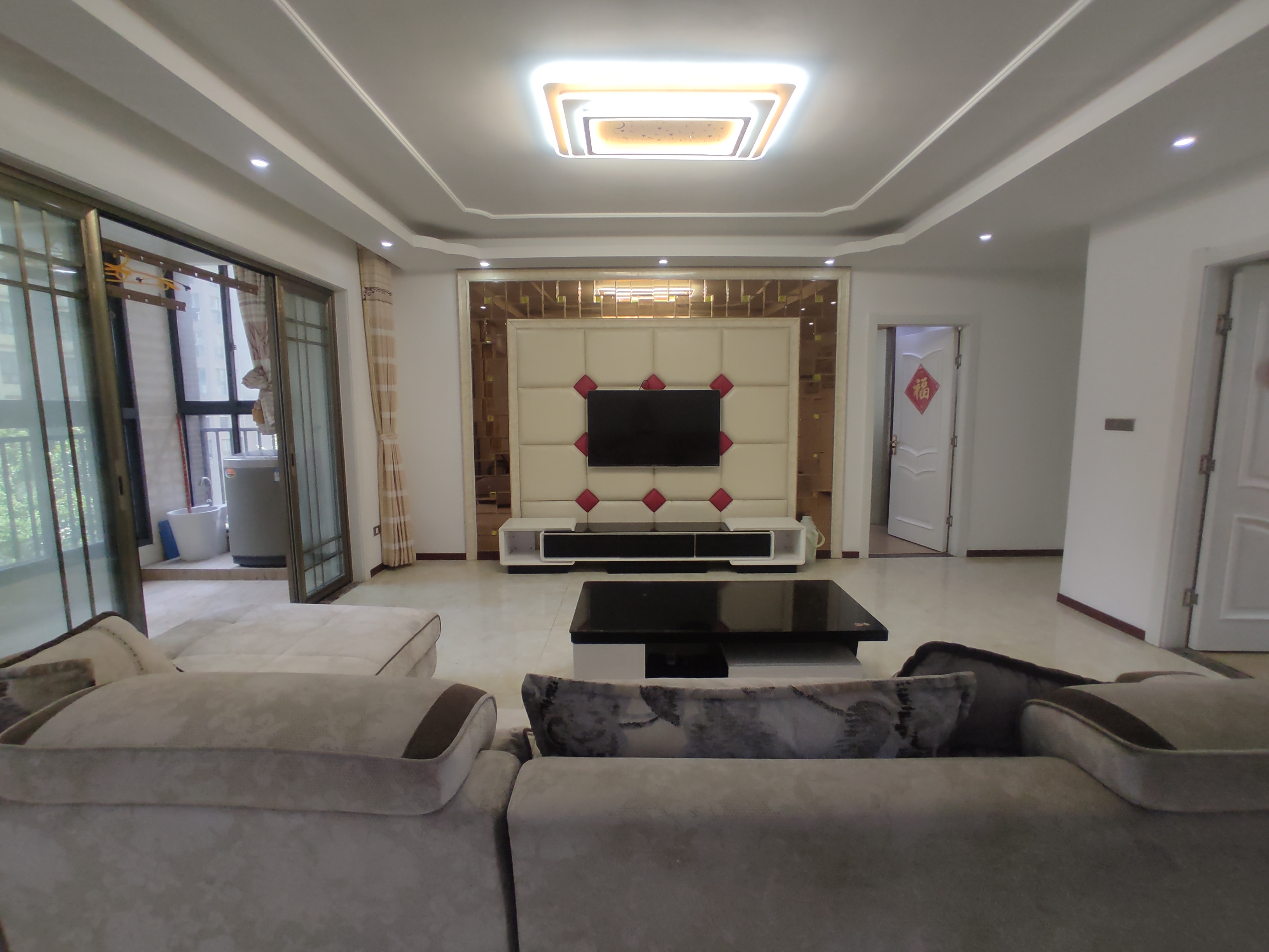 和合国际.精装三房两卫.小区环境好.看房方便