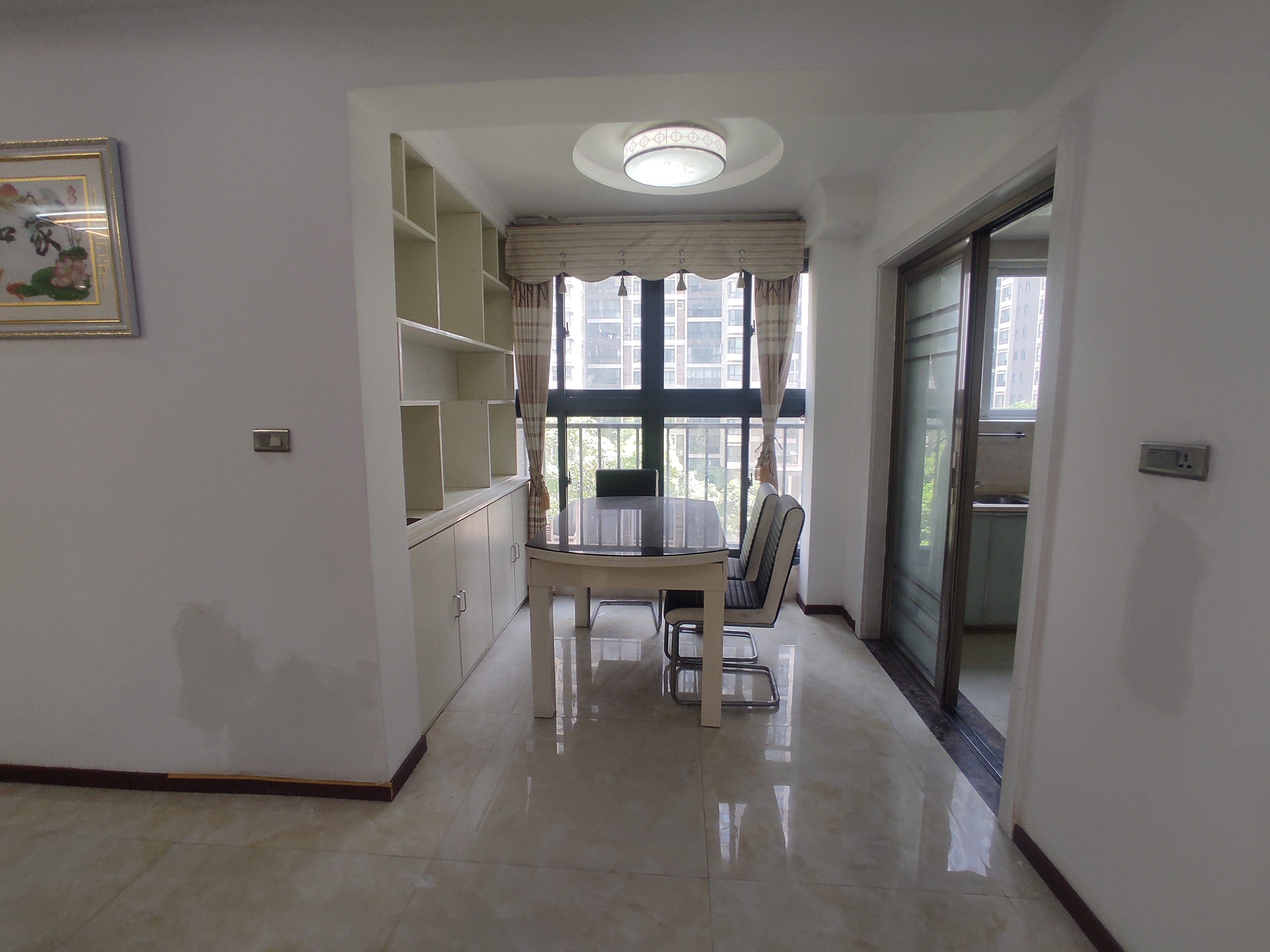 和合国际.精装三房两卫.小区环境好.看房方便