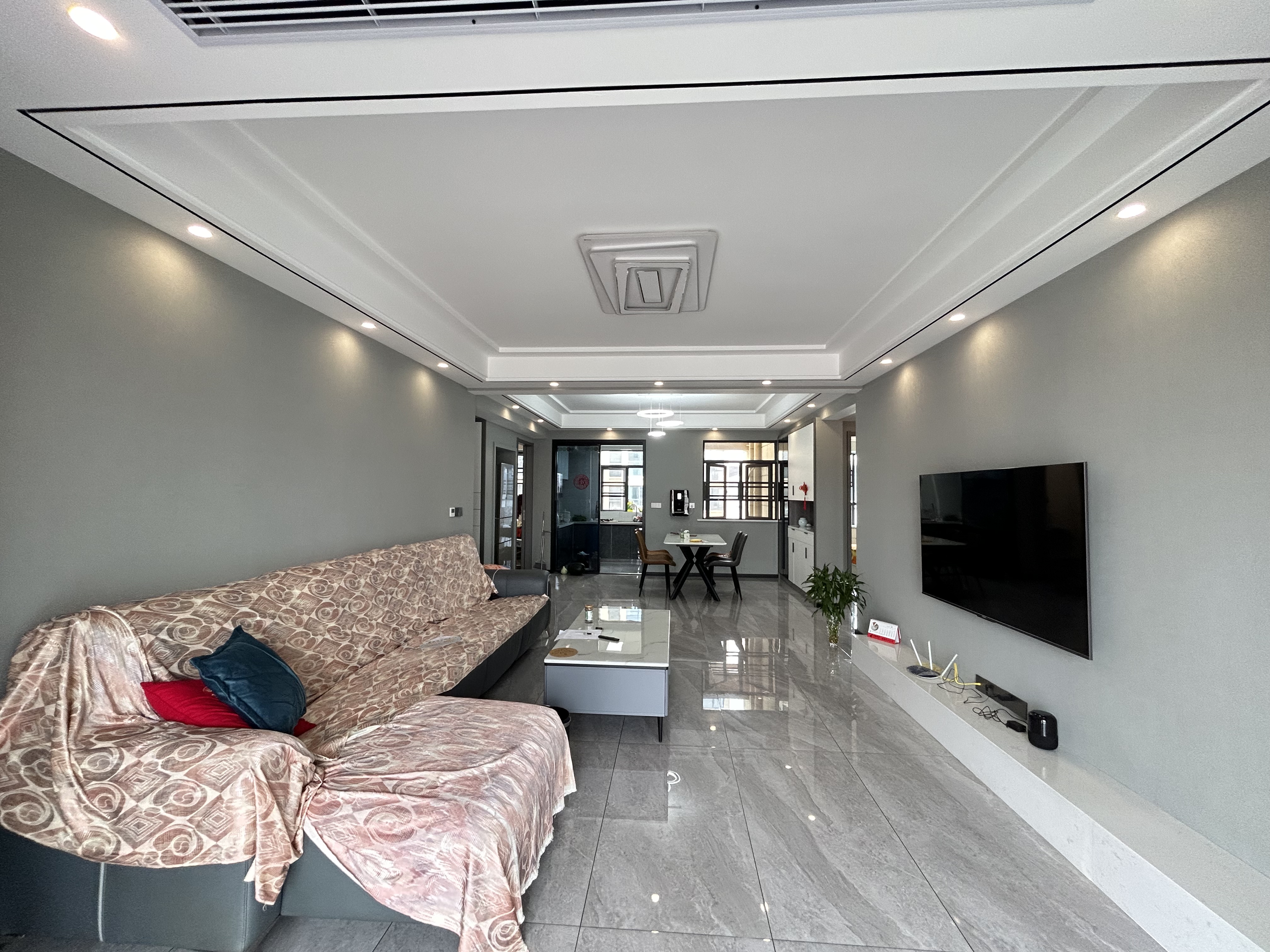 武商旁边 富融大厦 精装电梯大三房 中间楼层