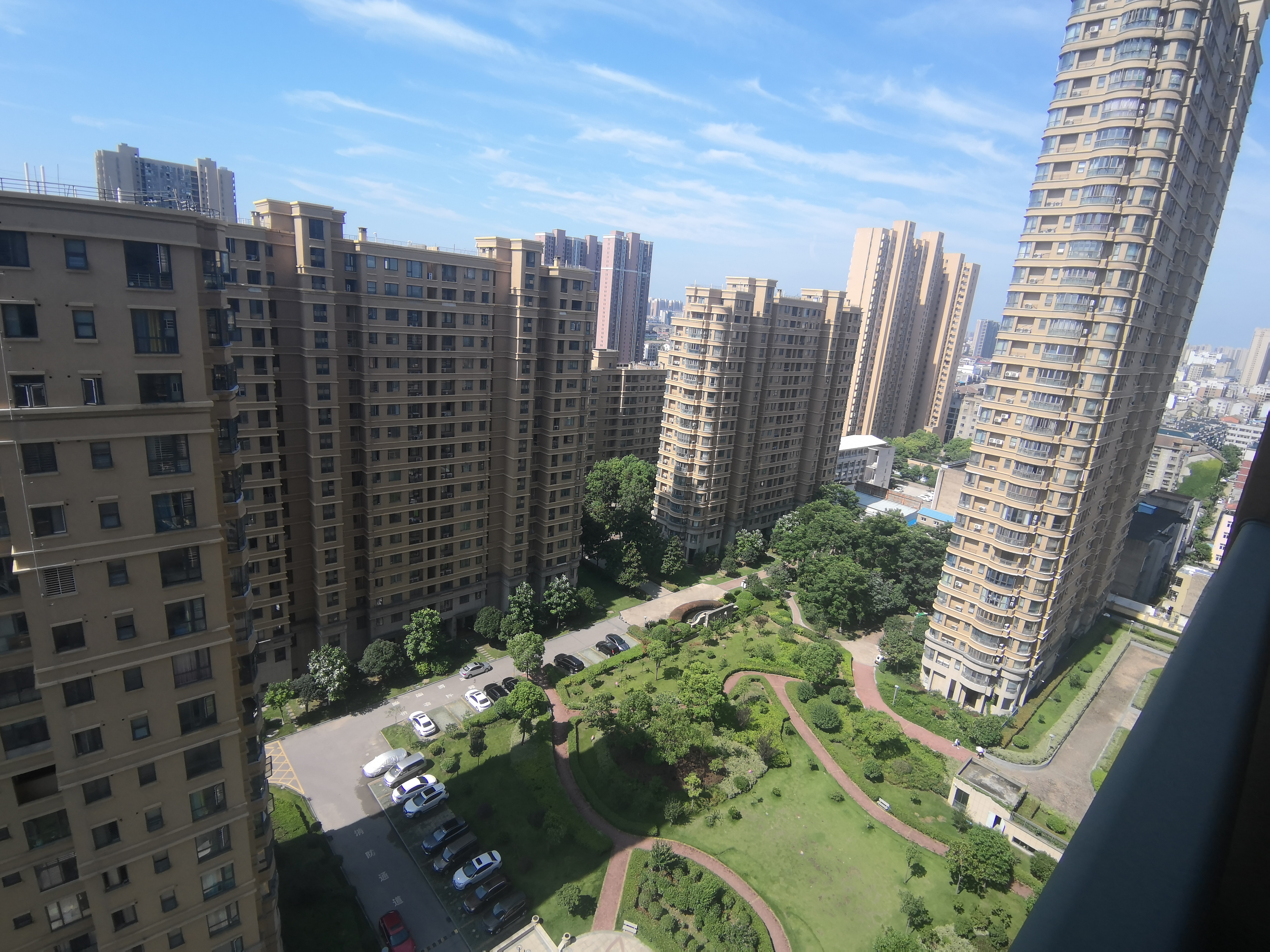 公园世家毛坯大四房双阳台南北通透中高层视野采光好