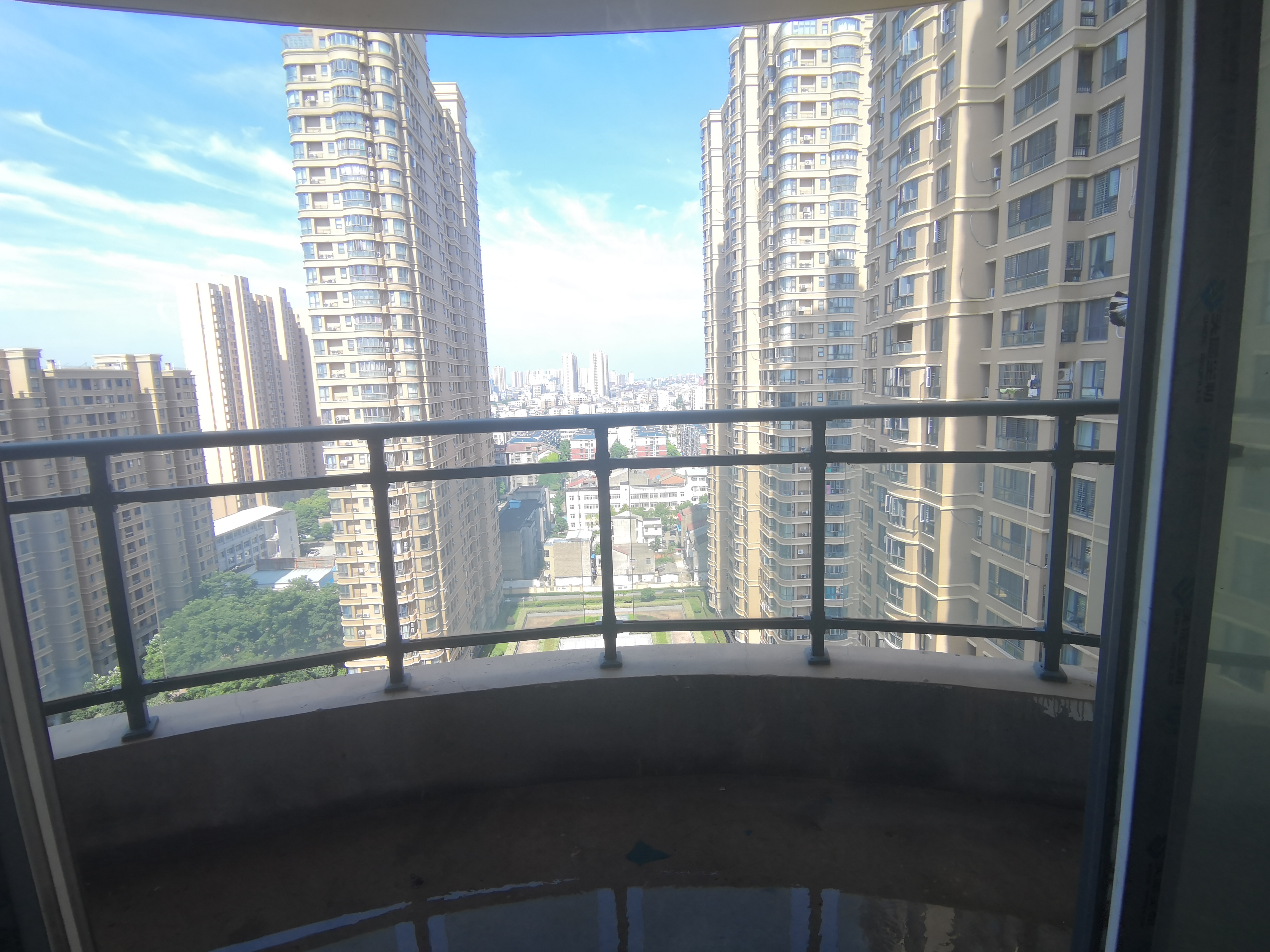 公园世家毛坯大四房双阳台南北通透中高层视野采光好