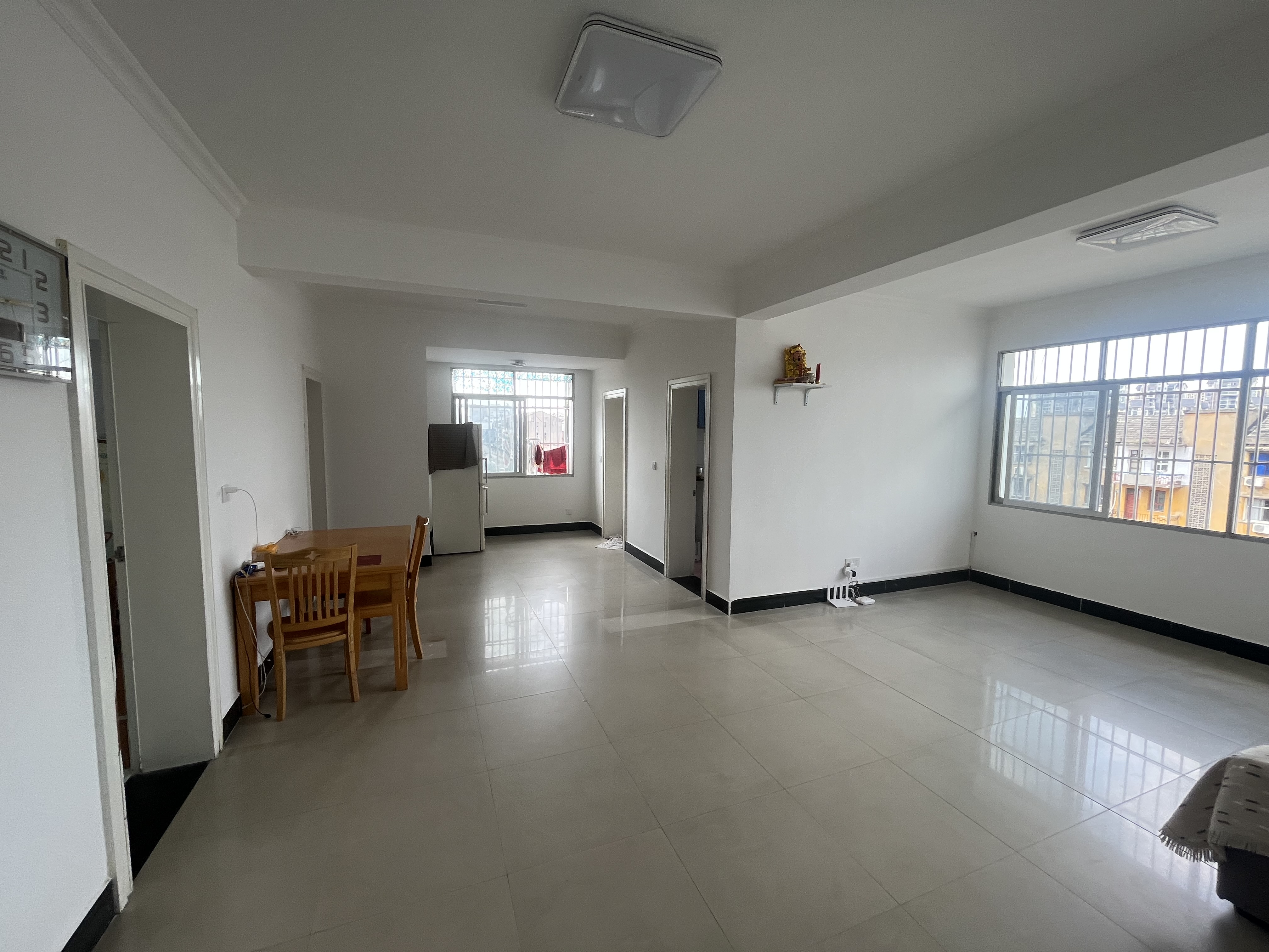 法苑宿舍商城旁实验晓穴老三中新装修超大院子看房方便