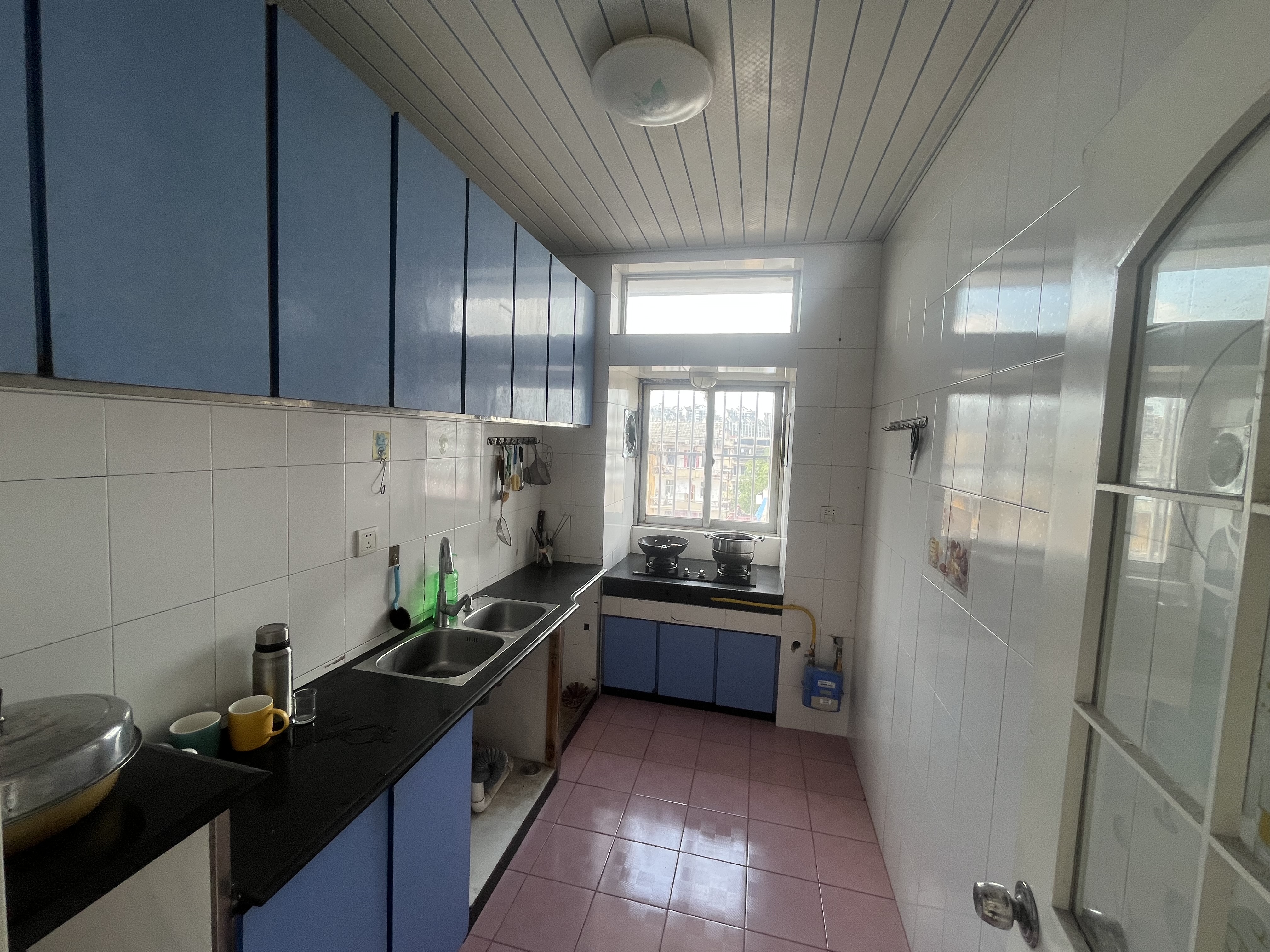 法苑宿舍商城旁实验晓穴老三中新装修超大院子看房方便