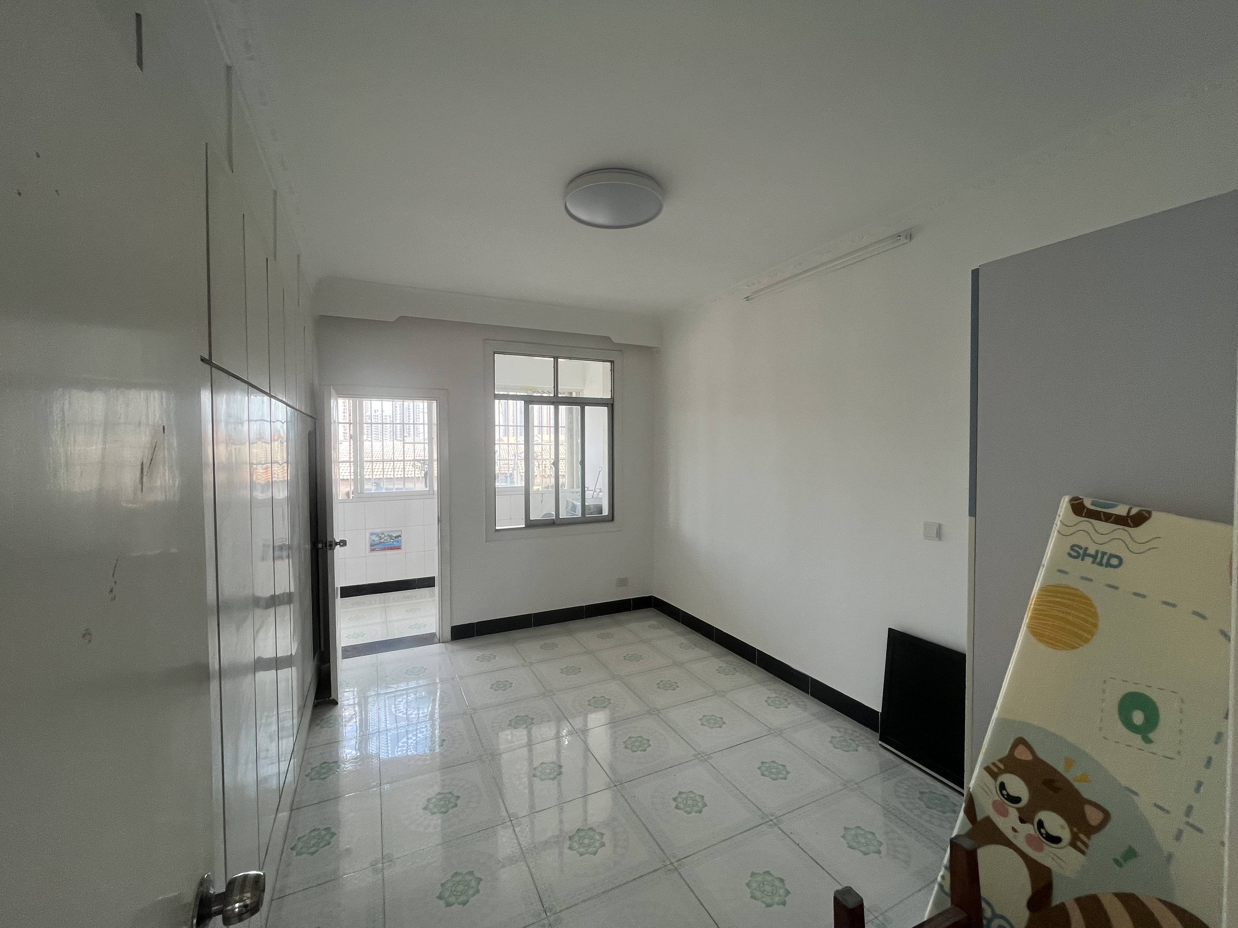 法苑宿舍商城旁实验晓穴老三中新装修超大院子看房方便