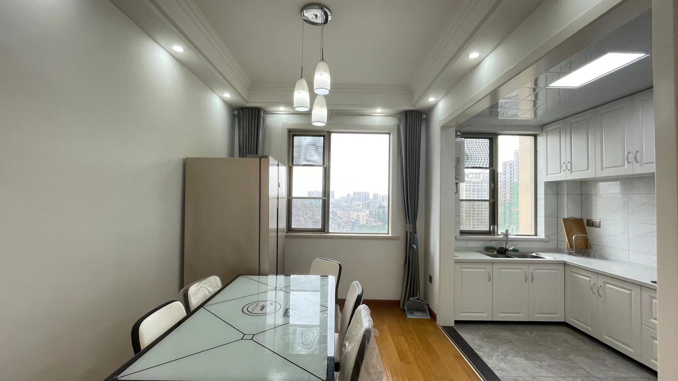 南国明珠精装三房中间楼层看房方便