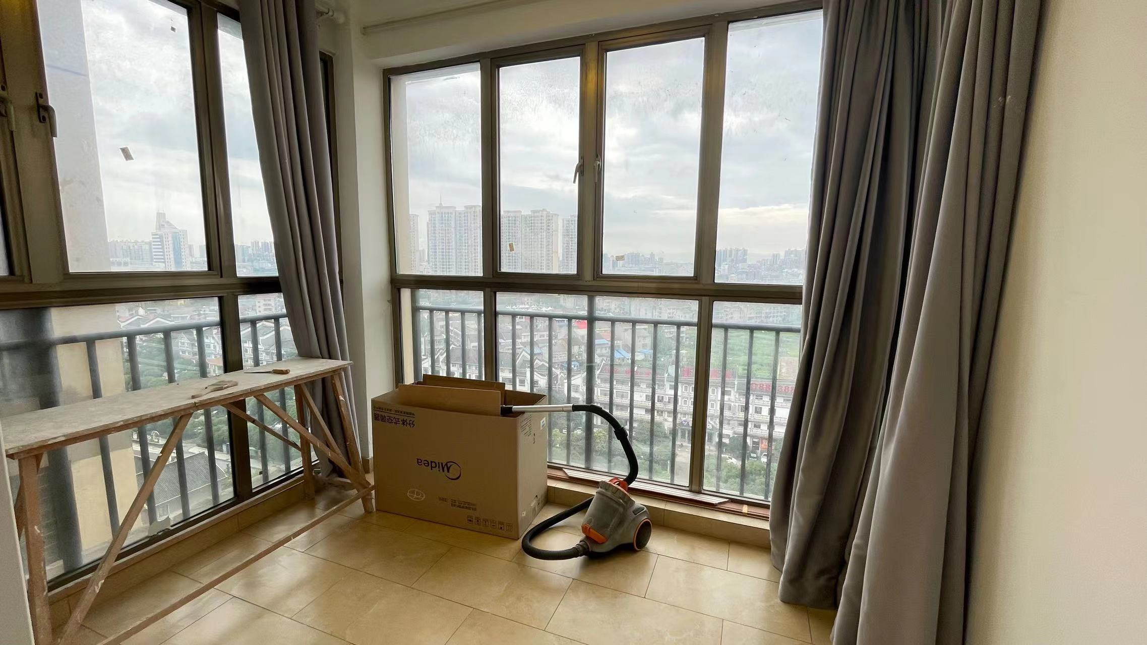 南国明珠精装三房中间楼层看房方便