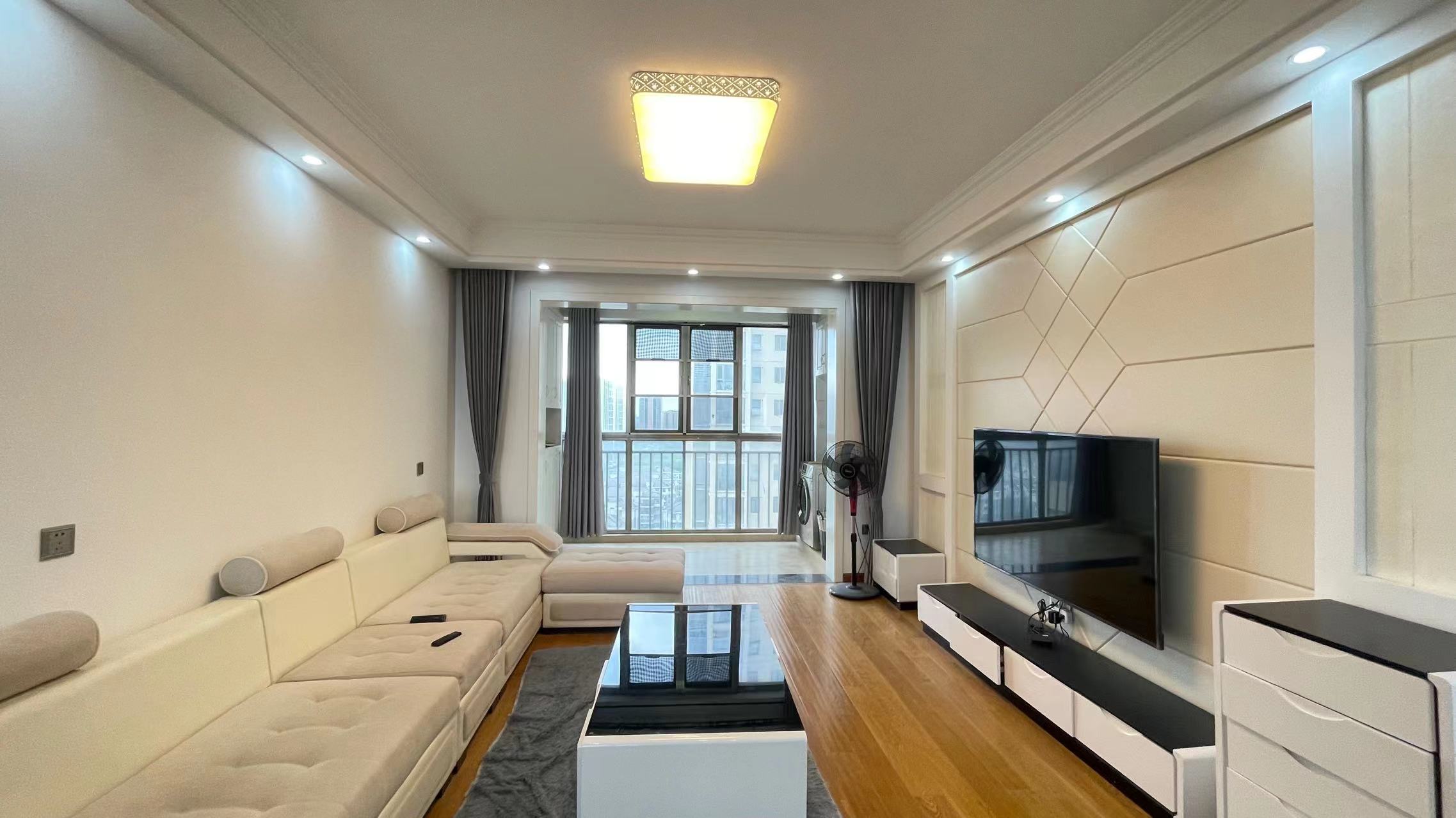 南国明珠 精装三房 中间楼层 看房方便