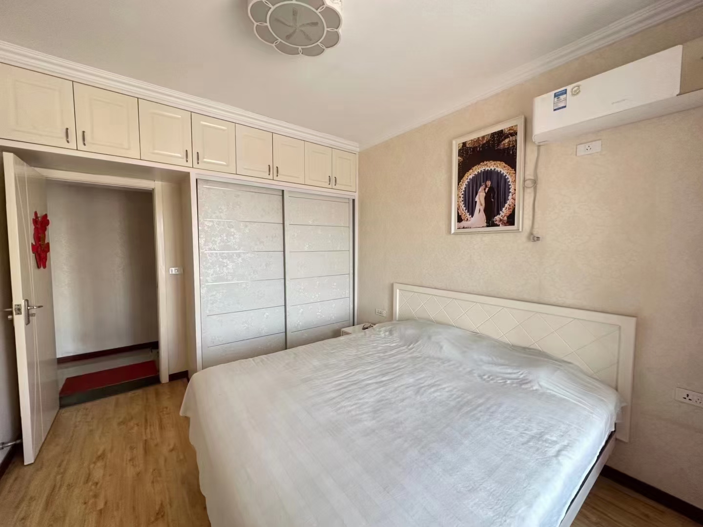 东城国际.精装三房两卫.出行方便.证件满二