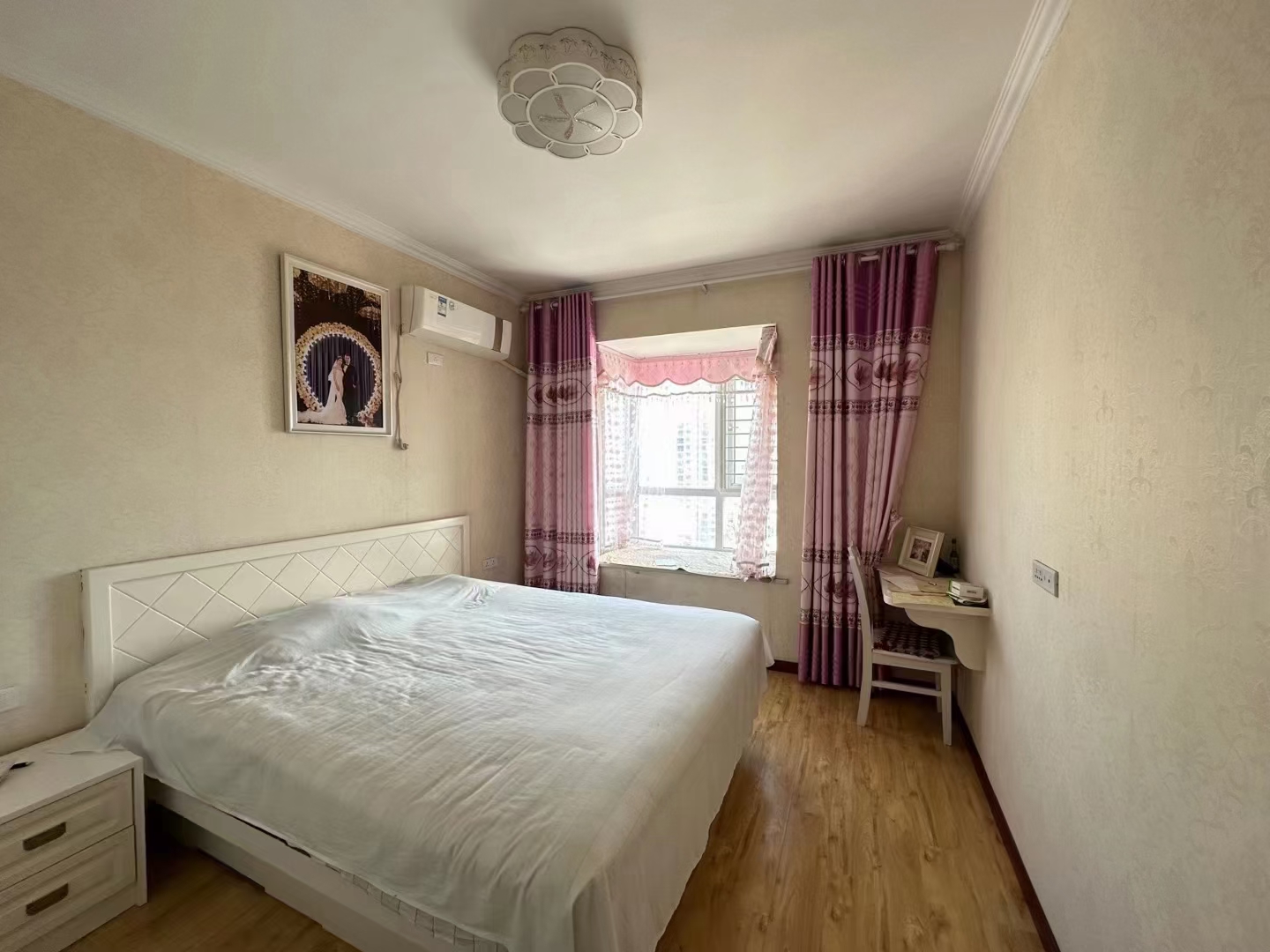 东城国际.精装三房两卫.出行方便.证件满二