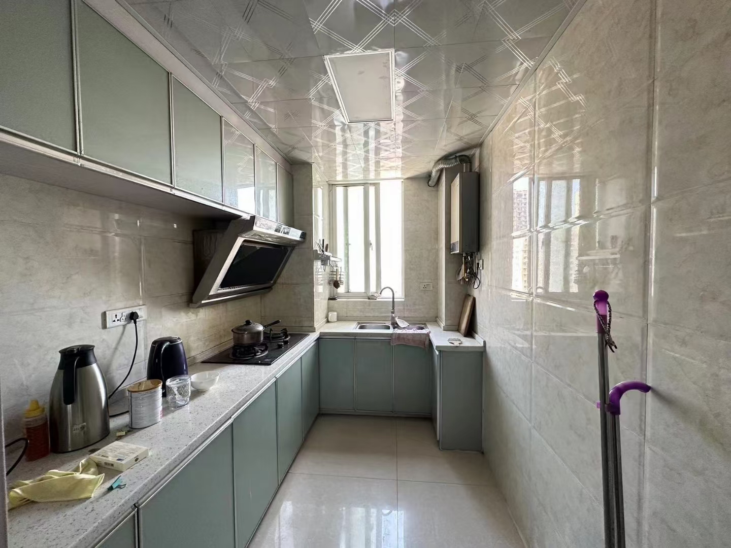 东城国际.精装三房两卫.出行方便.证件满二