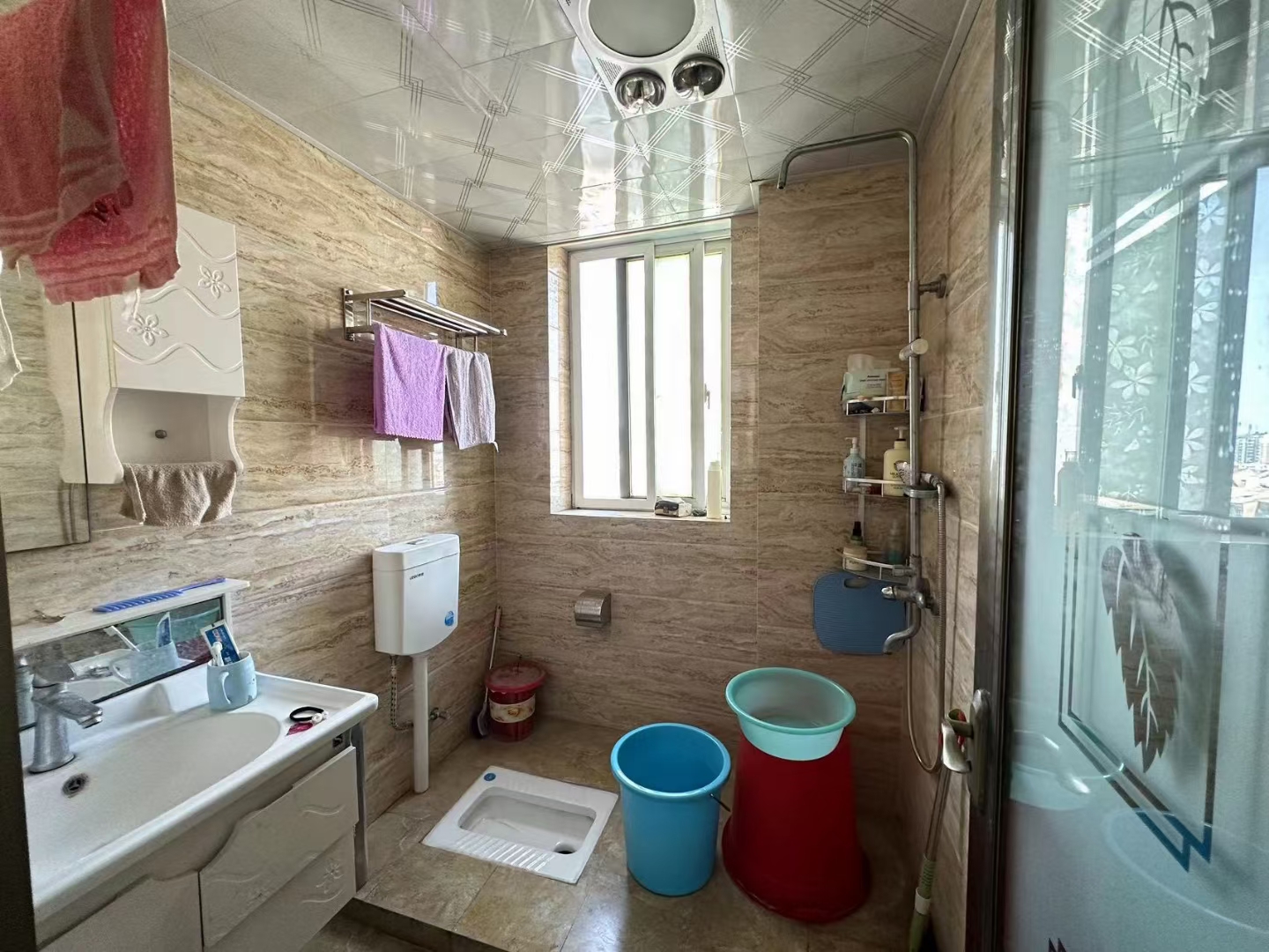 东城国际.精装三房两卫.出行方便.证件满二