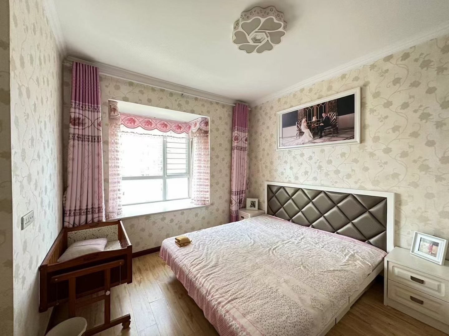 东城国际.精装三房两卫.出行方便.证件满二