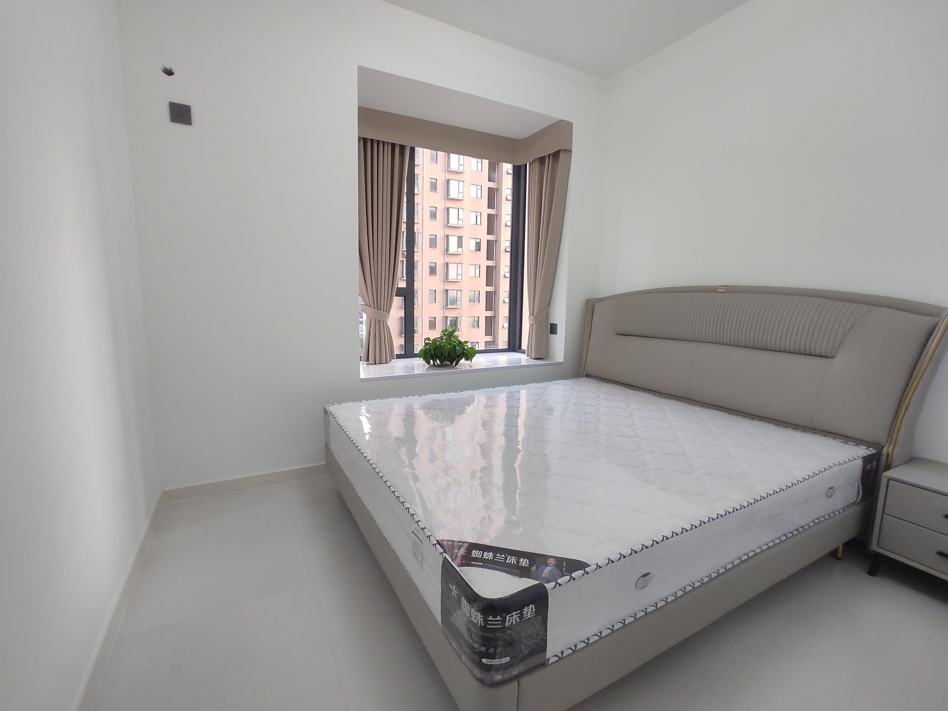 紫润尚城.全新装修三房.证件满二.看房方便