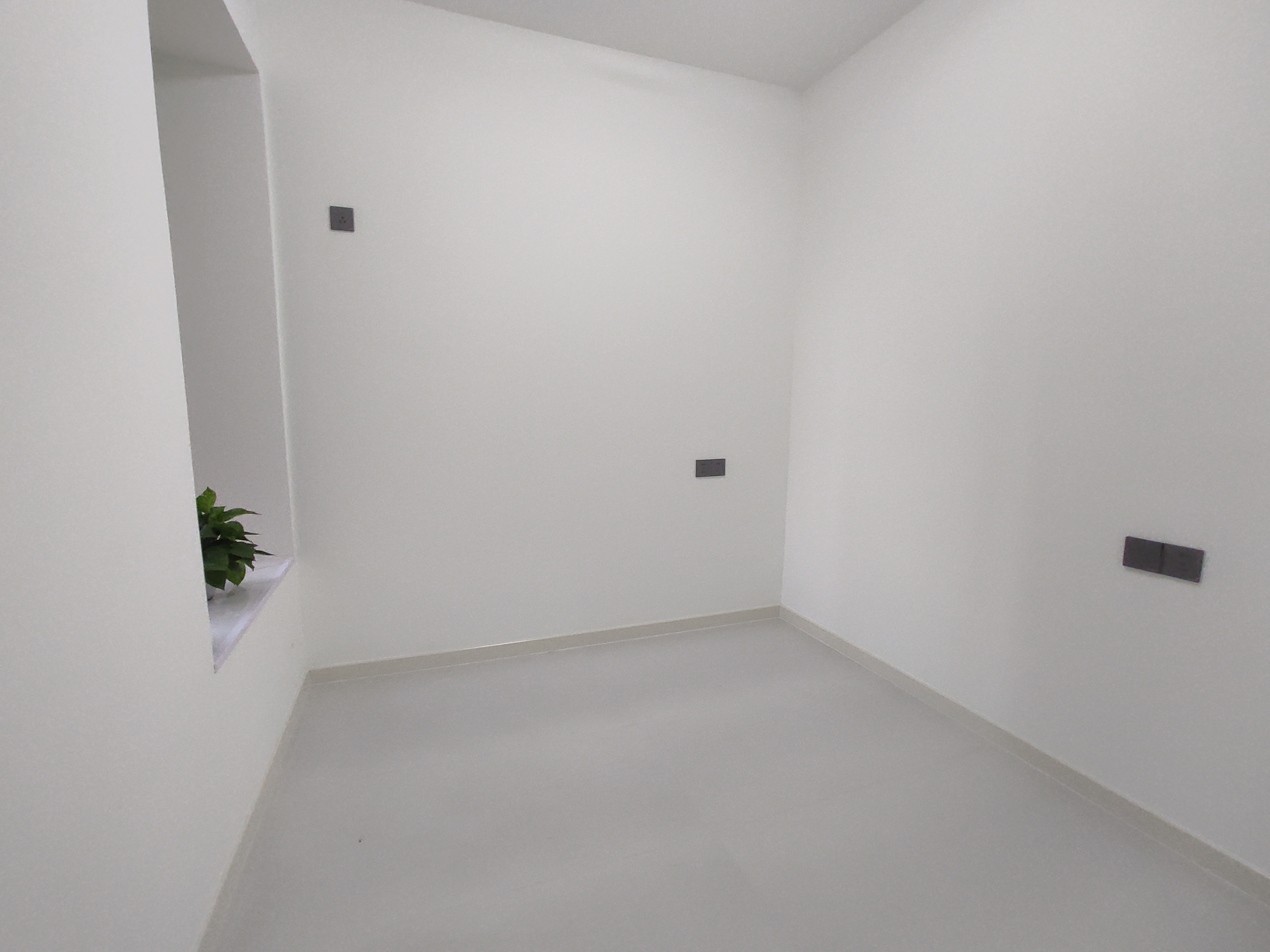 紫润尚城.全新装修三房.证件满二.看房方便