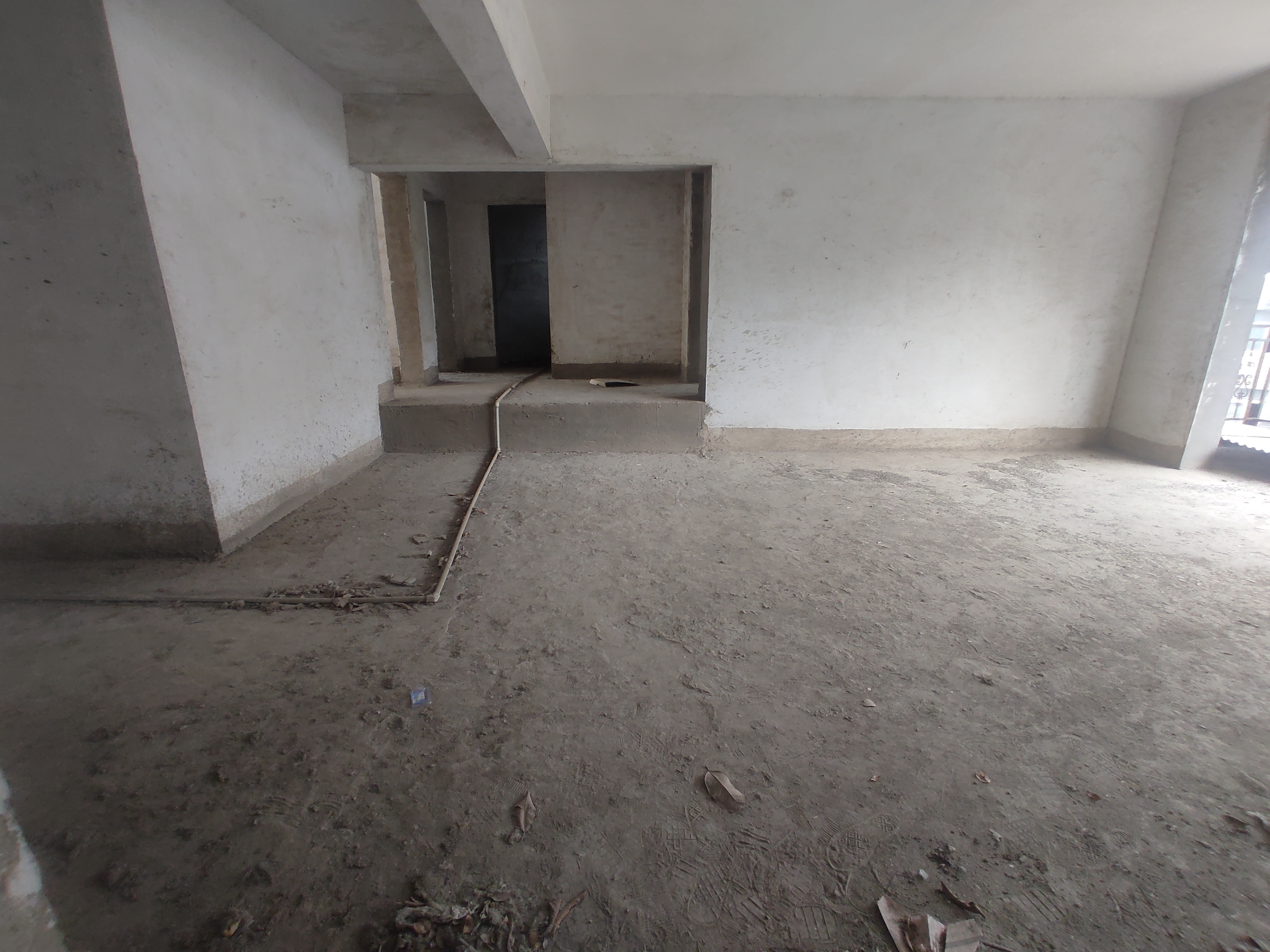 怡景花园.毛坯大三房.三房两卫南北通透.看房方便