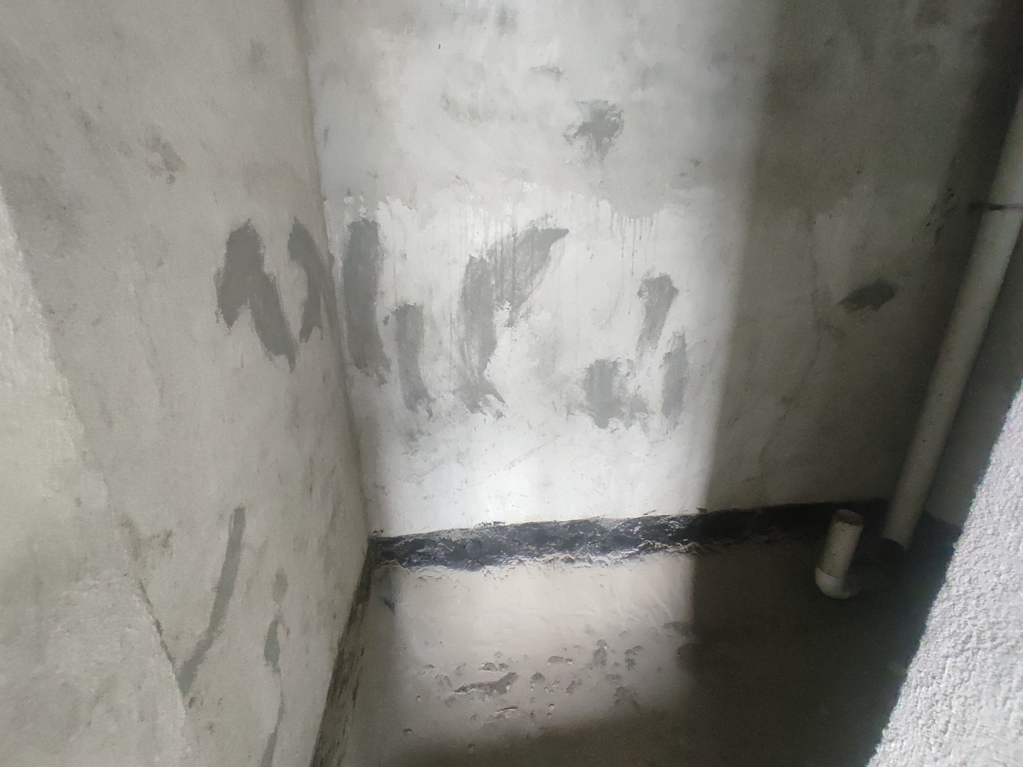 怡景花园.毛坯大三房.三房两卫南北通透.看房方便