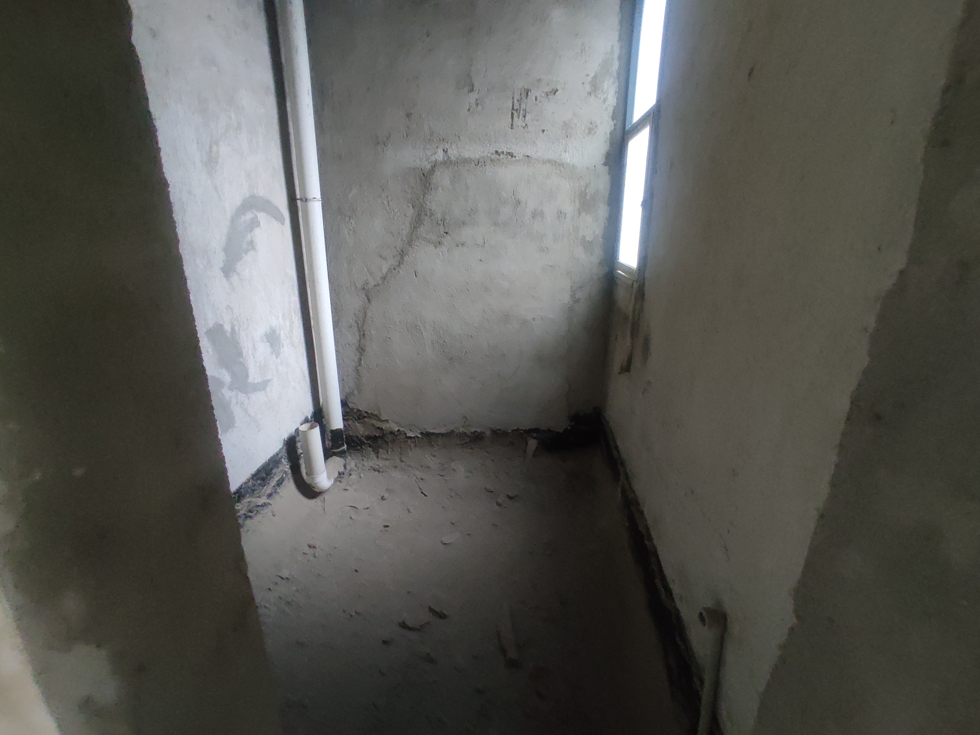 怡景花园.毛坯大三房.三房两卫南北通透.看房方便