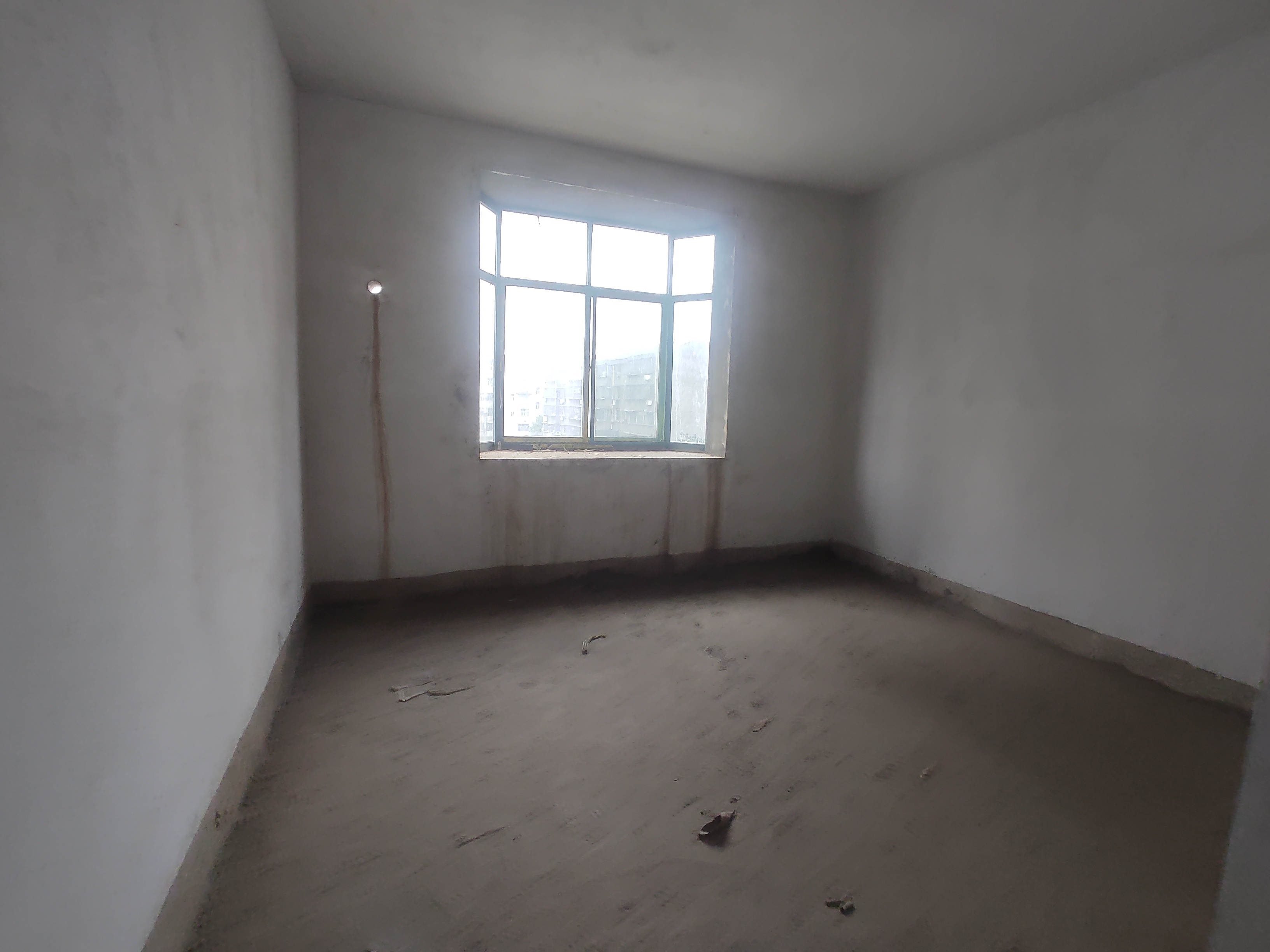 怡景花园.毛坯大三房.三房两卫南北通透.看房方便